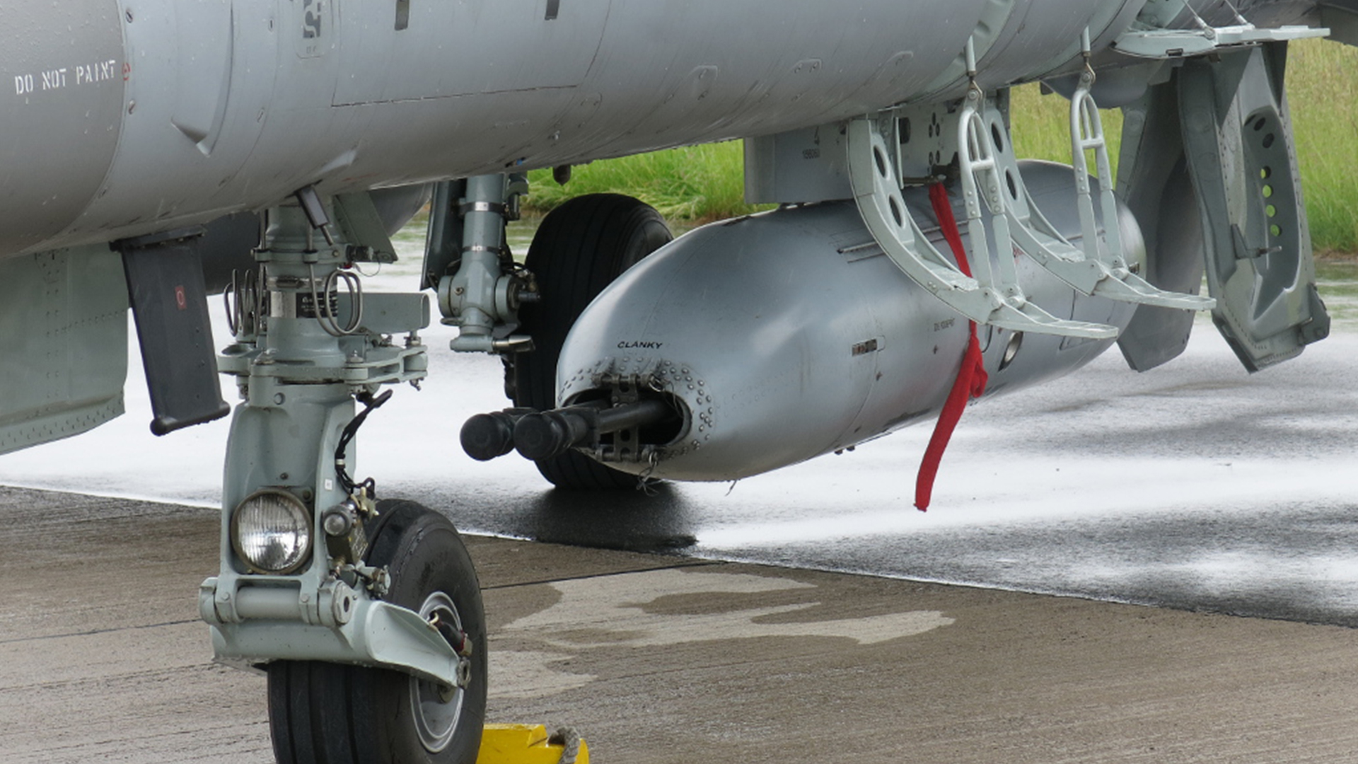 A gun pod can be fitted underneath the fuselage of the L-159