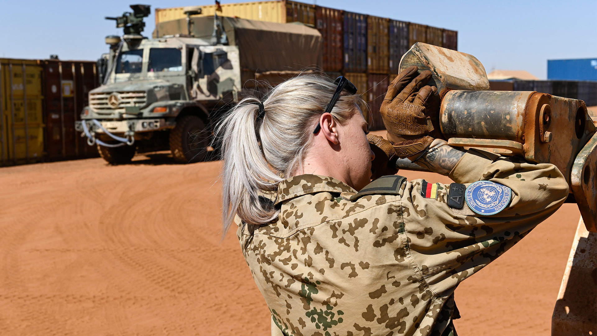 This German army staff sergeant deployed on a UN peacekeeping mission in Mali is wearing the desert variant called Tropentarn