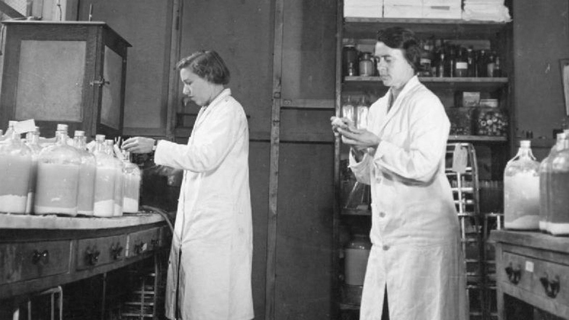 Workers at the blood drying unit at Cambridge University check test tubes of plasma in 1943 (Picture: piemags/archive/military)