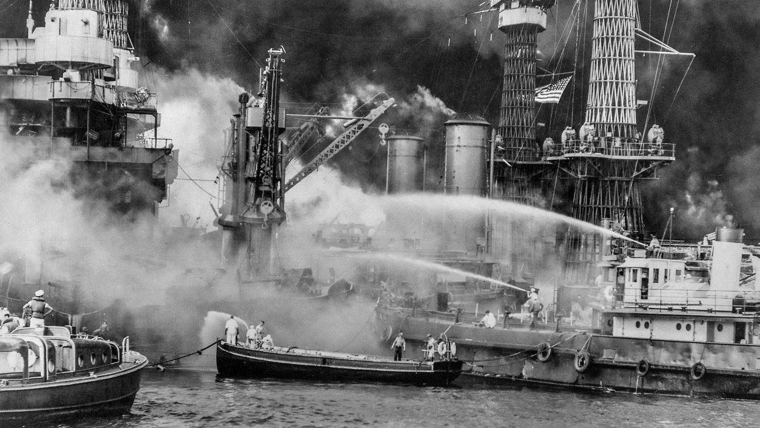051225 USS West Virginia on fire while people try to extinguish the flames after the attack on Pearl Harbor on 7 December 1941 NO REUSE Image ID 2K1YTY8 CREDIT Shawshots