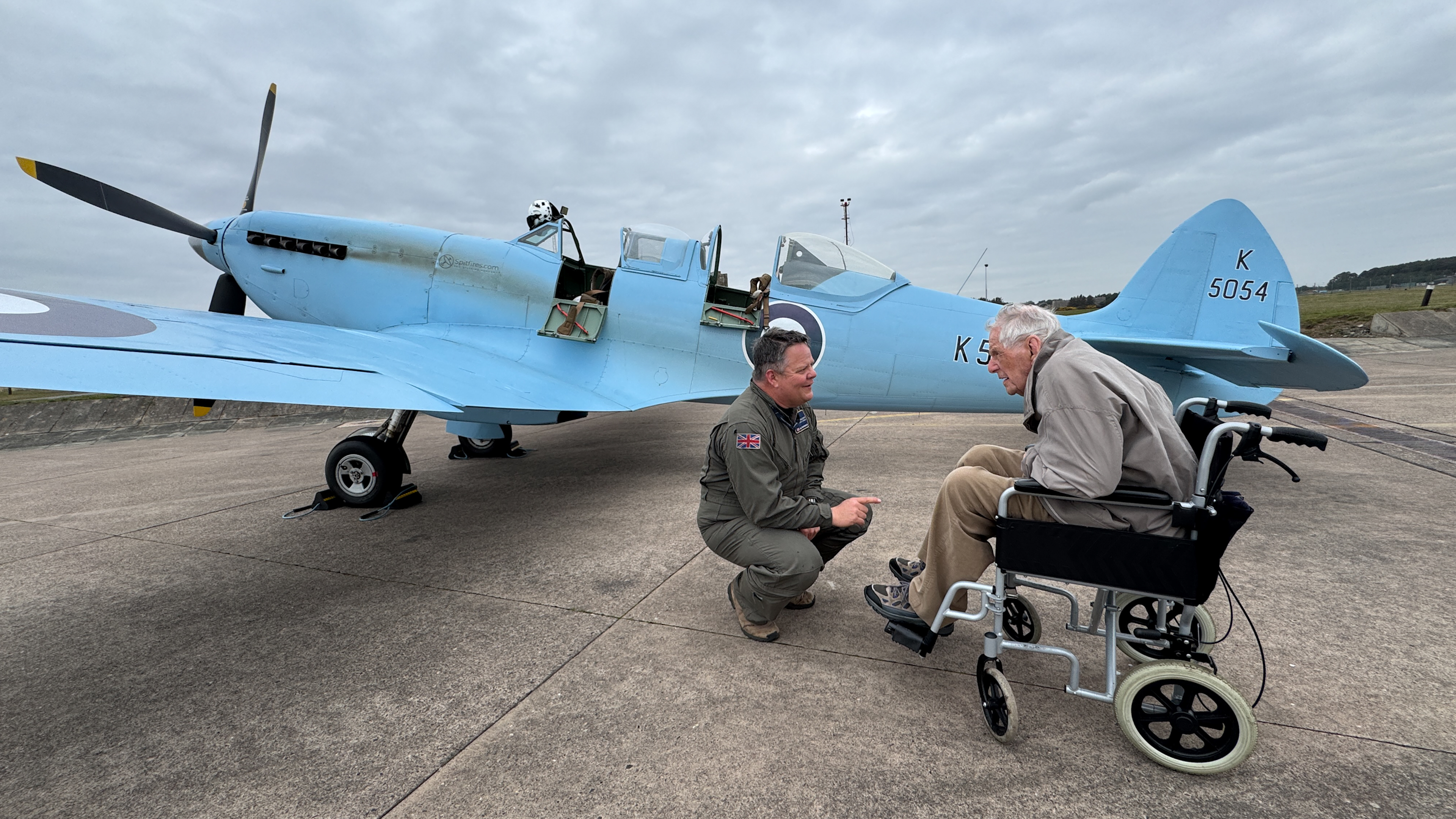 Former Spirtfire pilot Douglas Seale chats with a pilot by a replica of the original protoype