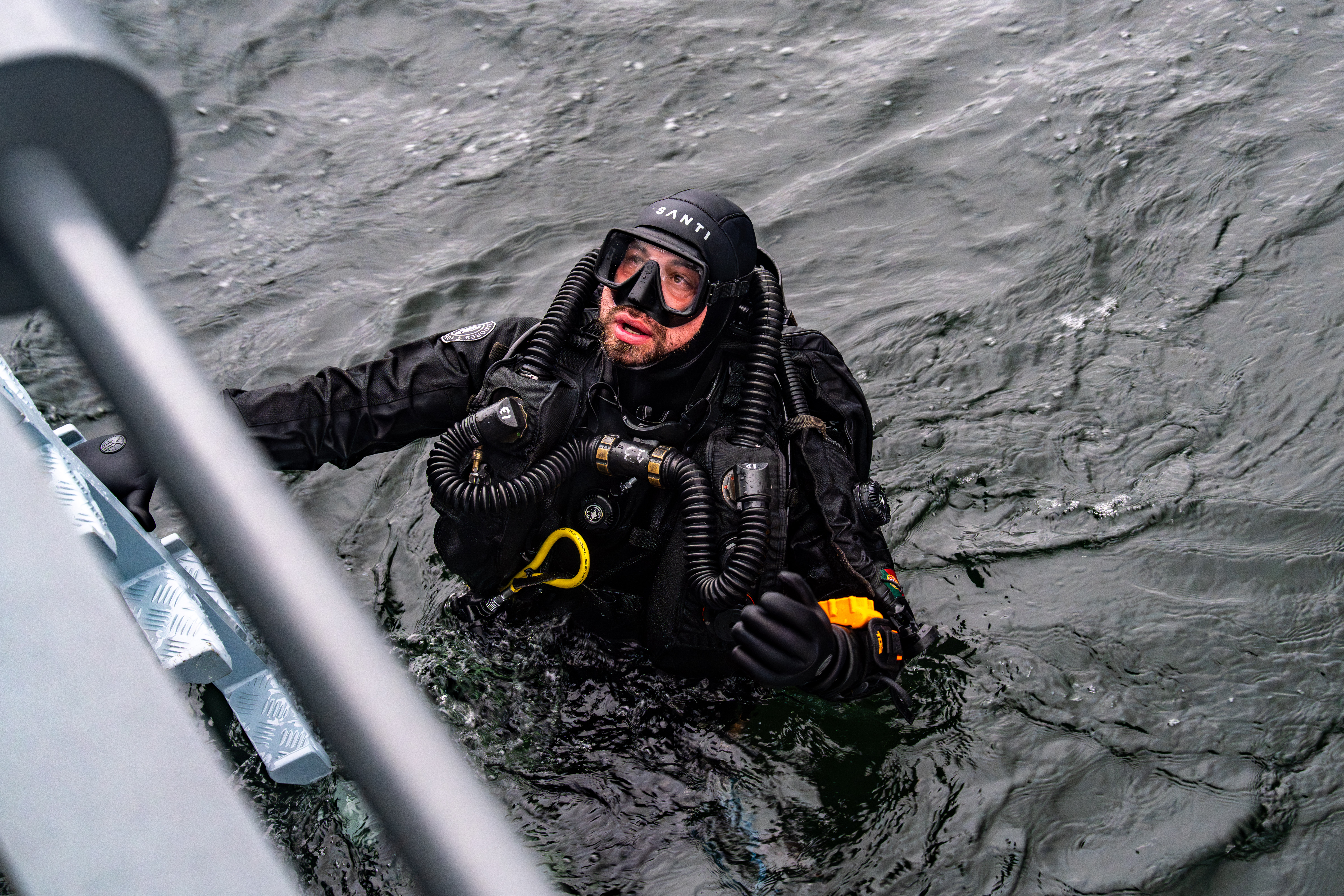 A Portuguese diver conducts underwater operations during exercise Freezing Winds