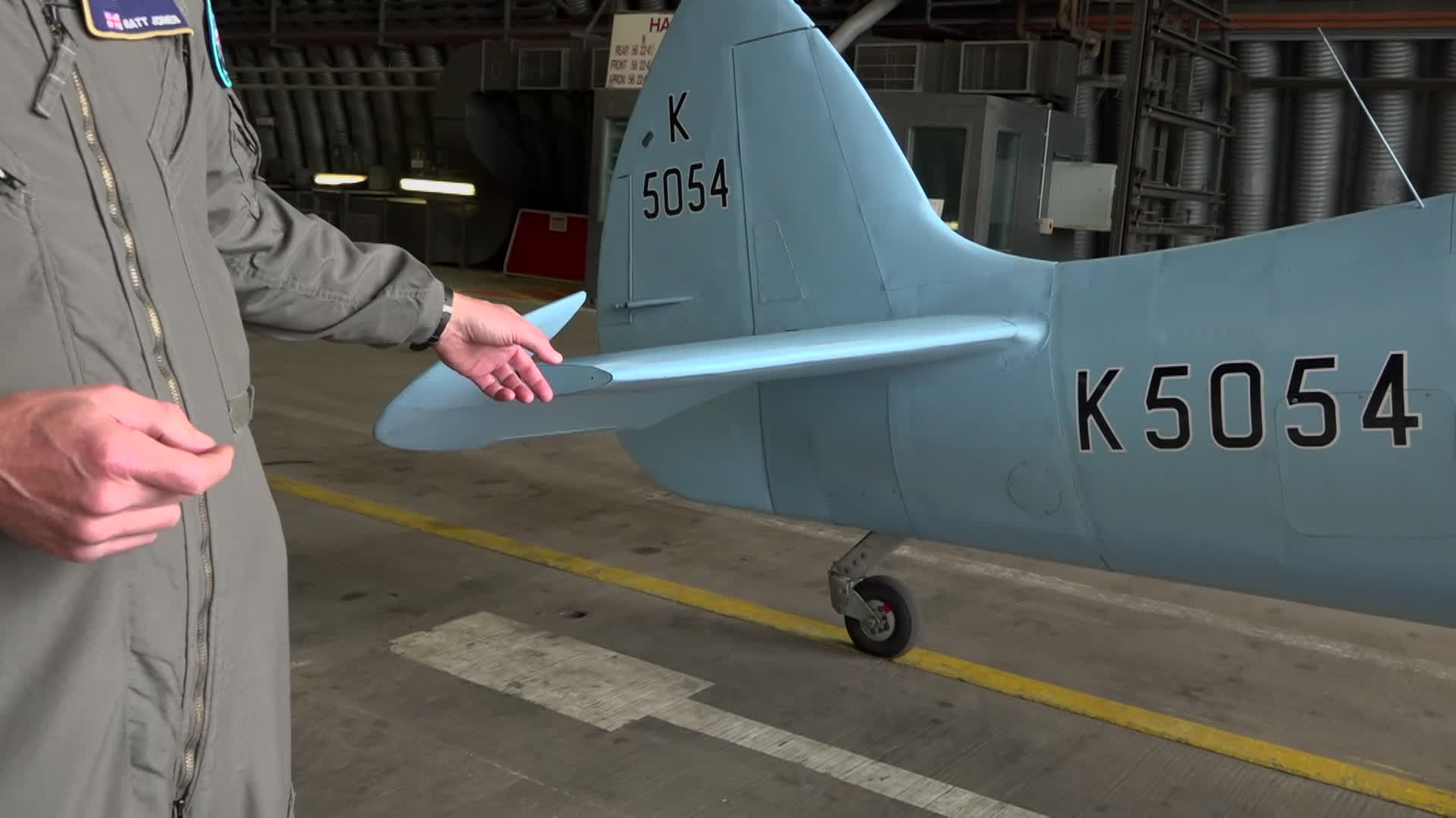 Inter-war aircraft, including the Spitfire prototype, typically had a skid, but this was replaced by a proper tail wheel before the outbreak of the Second World War