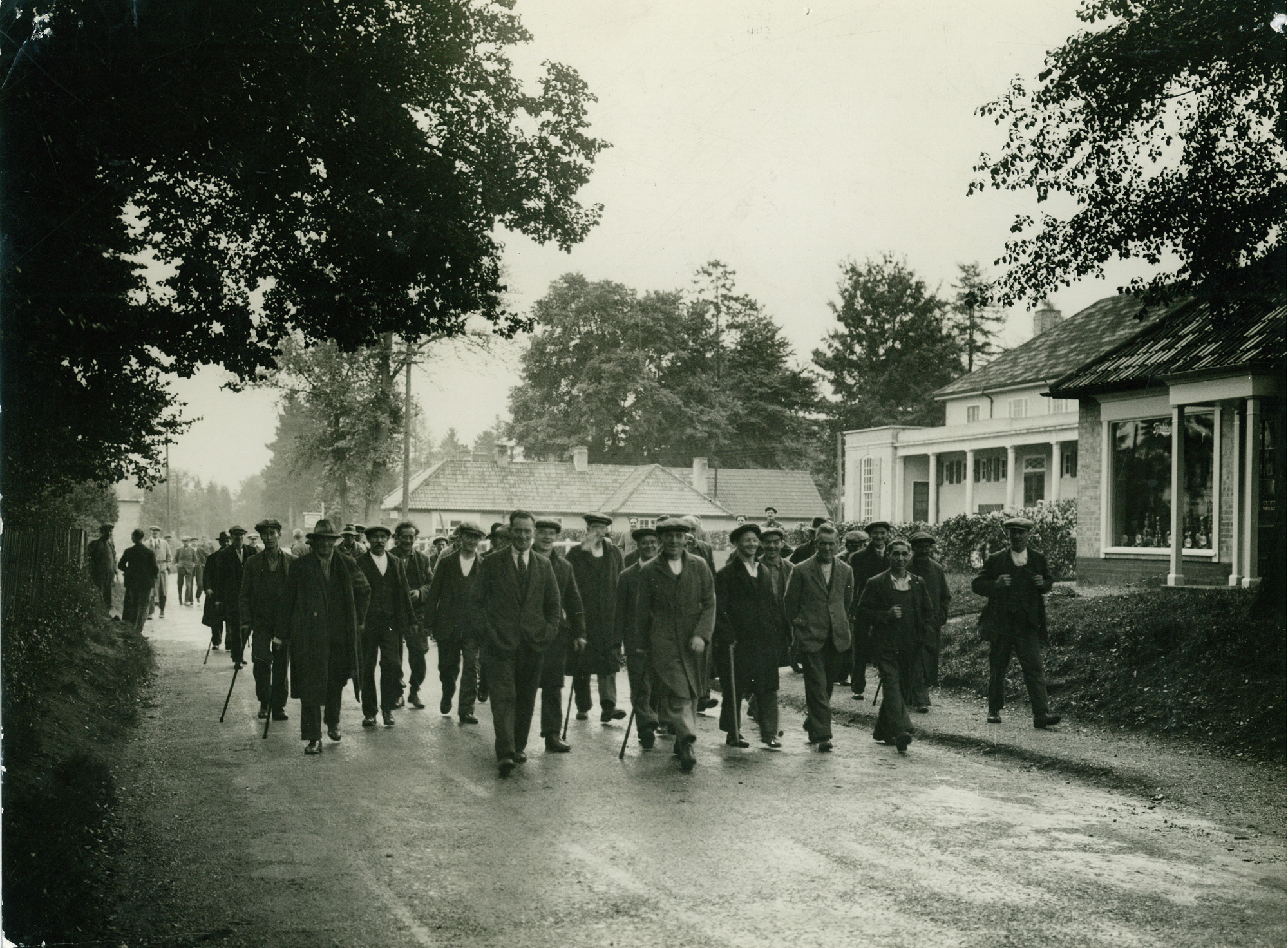 Disabled British ex-servicemen on way home, c1933