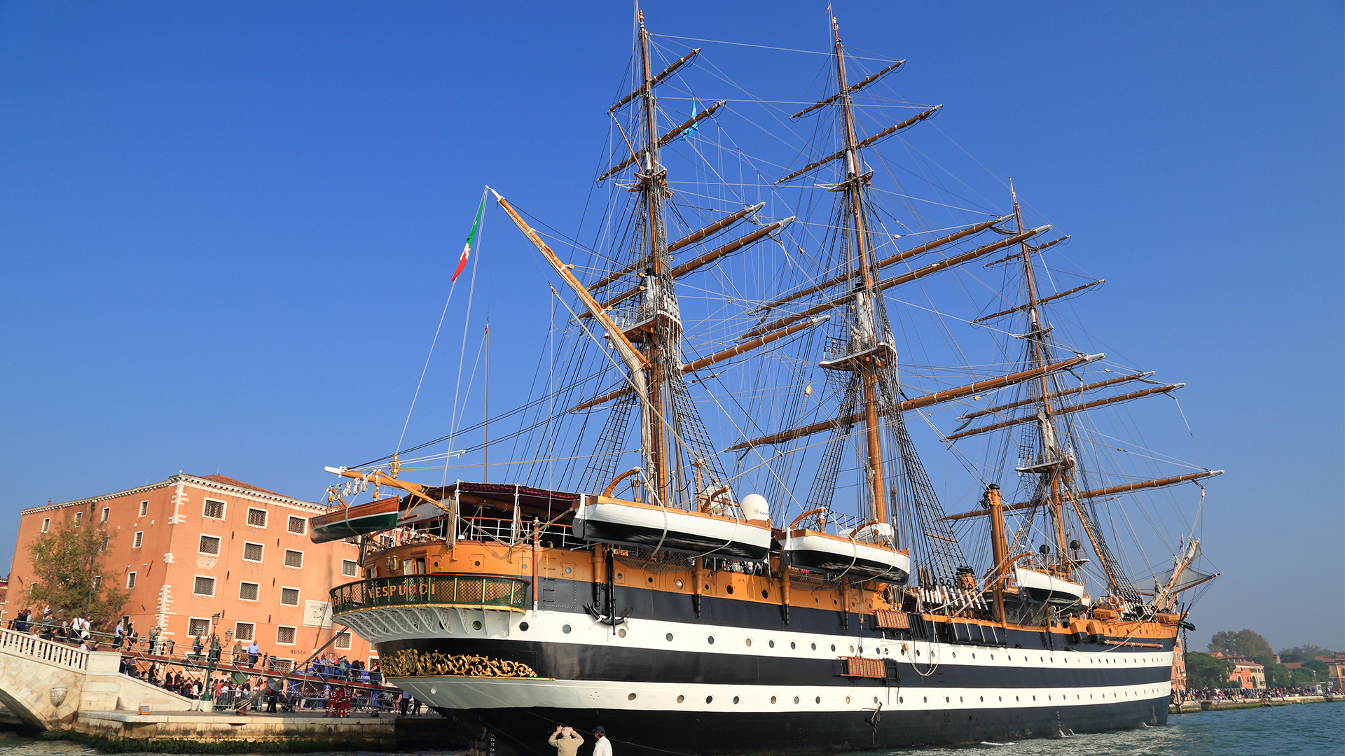 14072017 Downloaded 080825 Italian training sailing tall ship Amerigo Vespucci on training in Venice CRED ALAMY