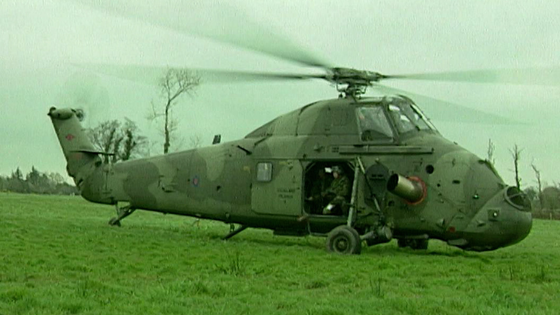 14594_TAPE - IRELAND - 1995 - BFBS Green Howards rural patrol 2.jpg