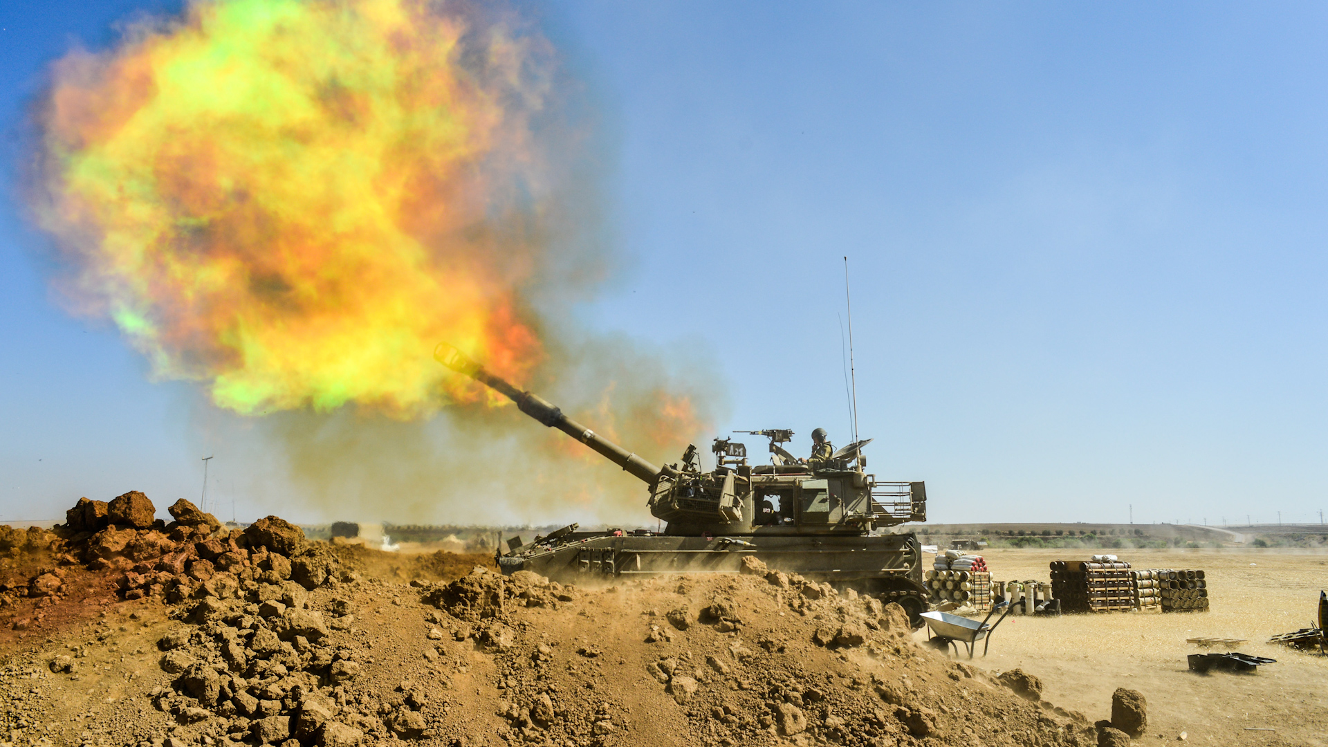 A 155mm artillery piece firing into Gaza Strip (Picture: Alamy)