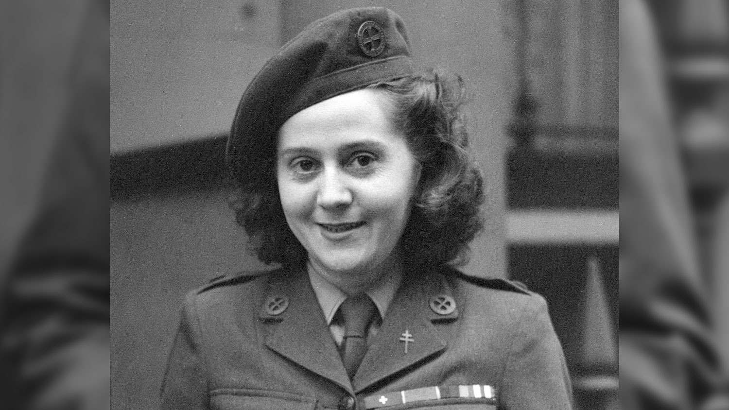 160226 Odette Sansom seen on her way to Buckingham Palace to receive her George Cross from the King on 19 November 1946 NO REUSE Image ID G6G2KX CREDIT PA Images