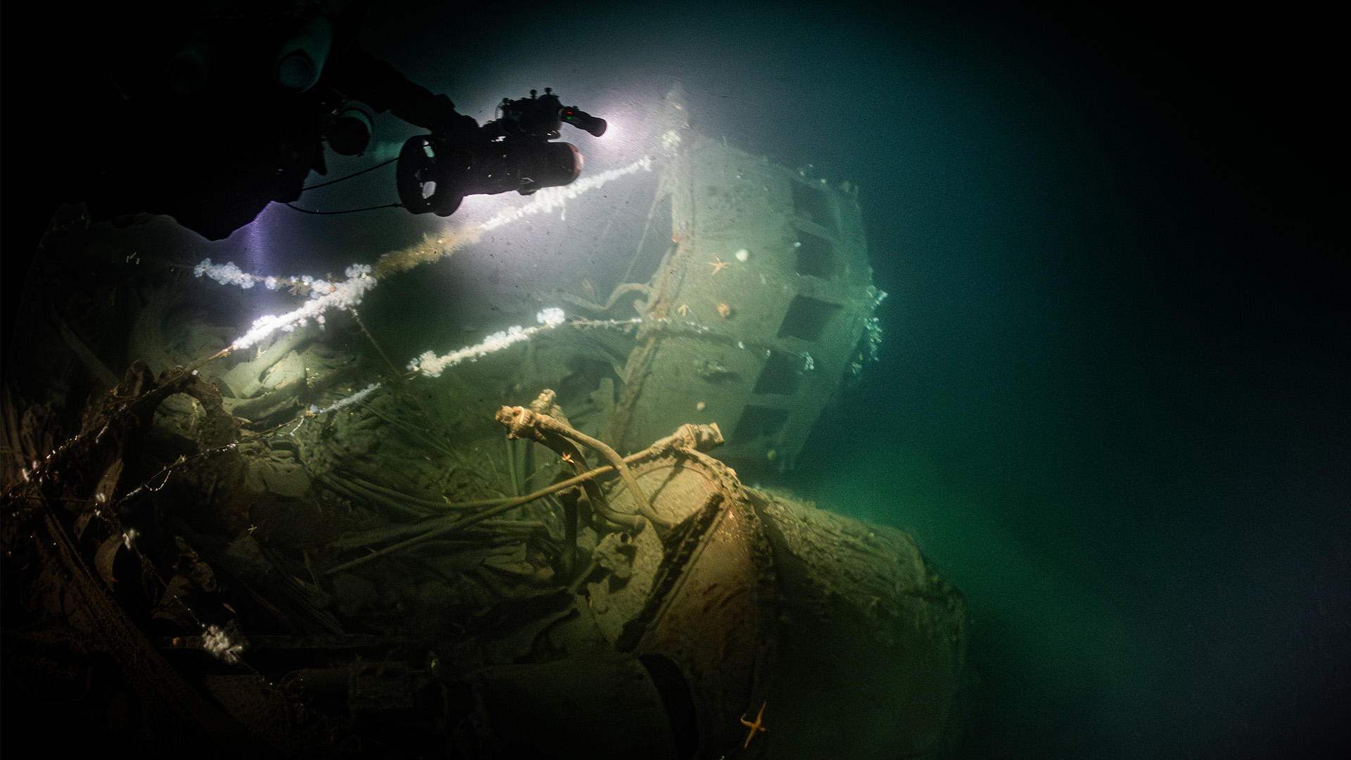 The bridge of HMS Nottingham was broken off in the torpedo strike