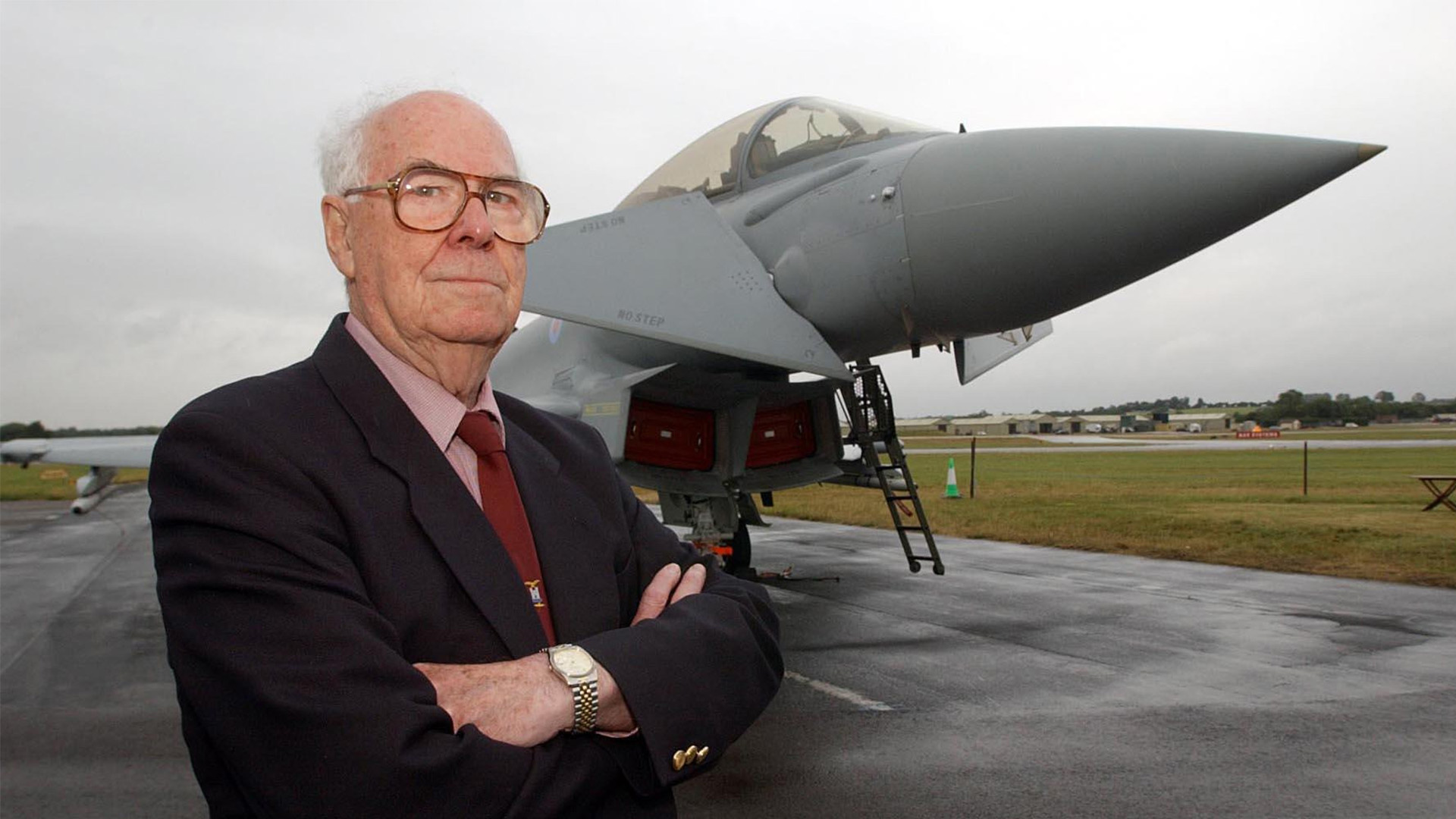 WW2 veteran and VC recipient John Cruickshank pictured at RAF Fairford in 2003 