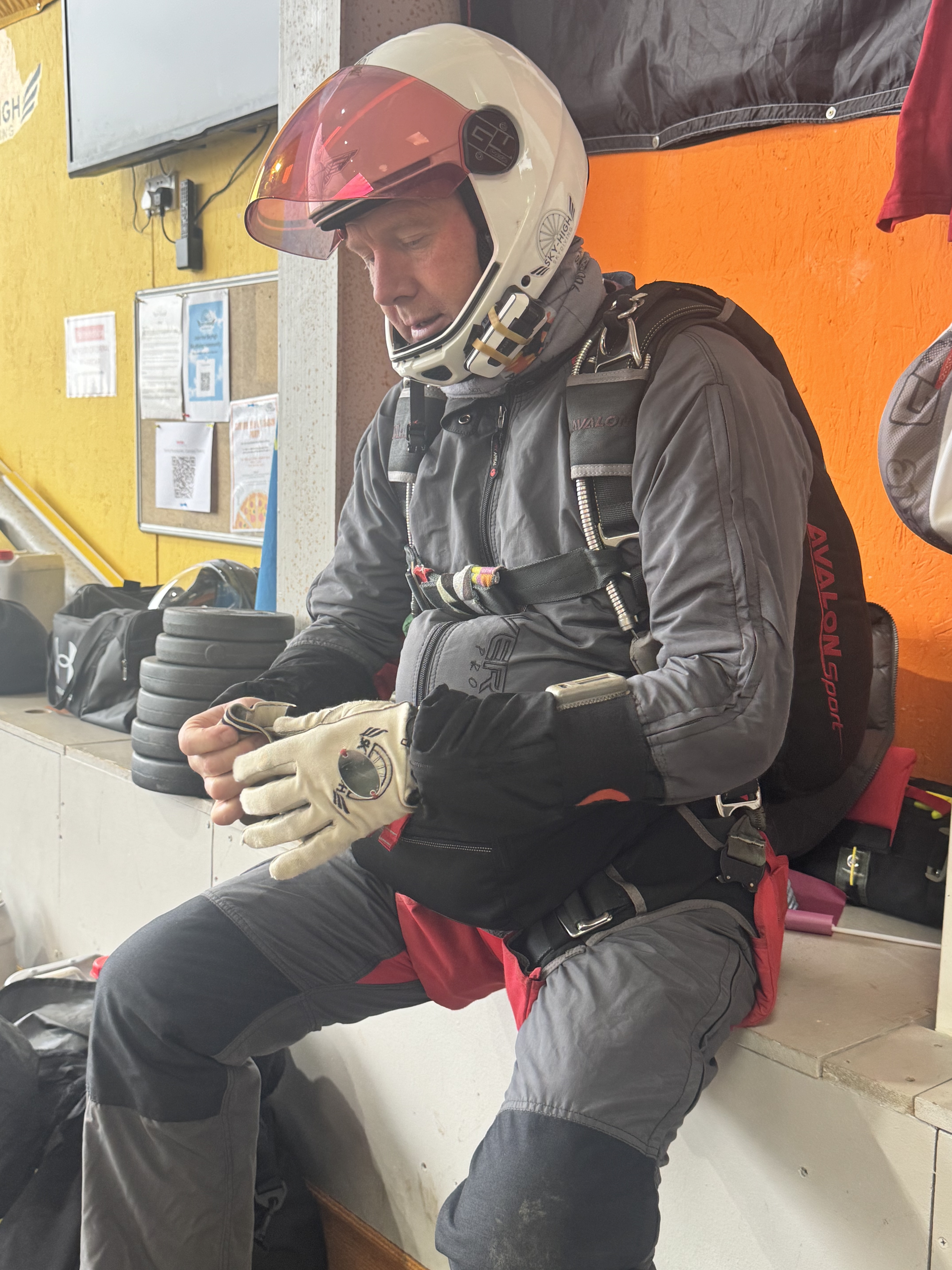 1 Para veteran Mark Robson preparing to carry out the scattering of Pte Johnson's ashes