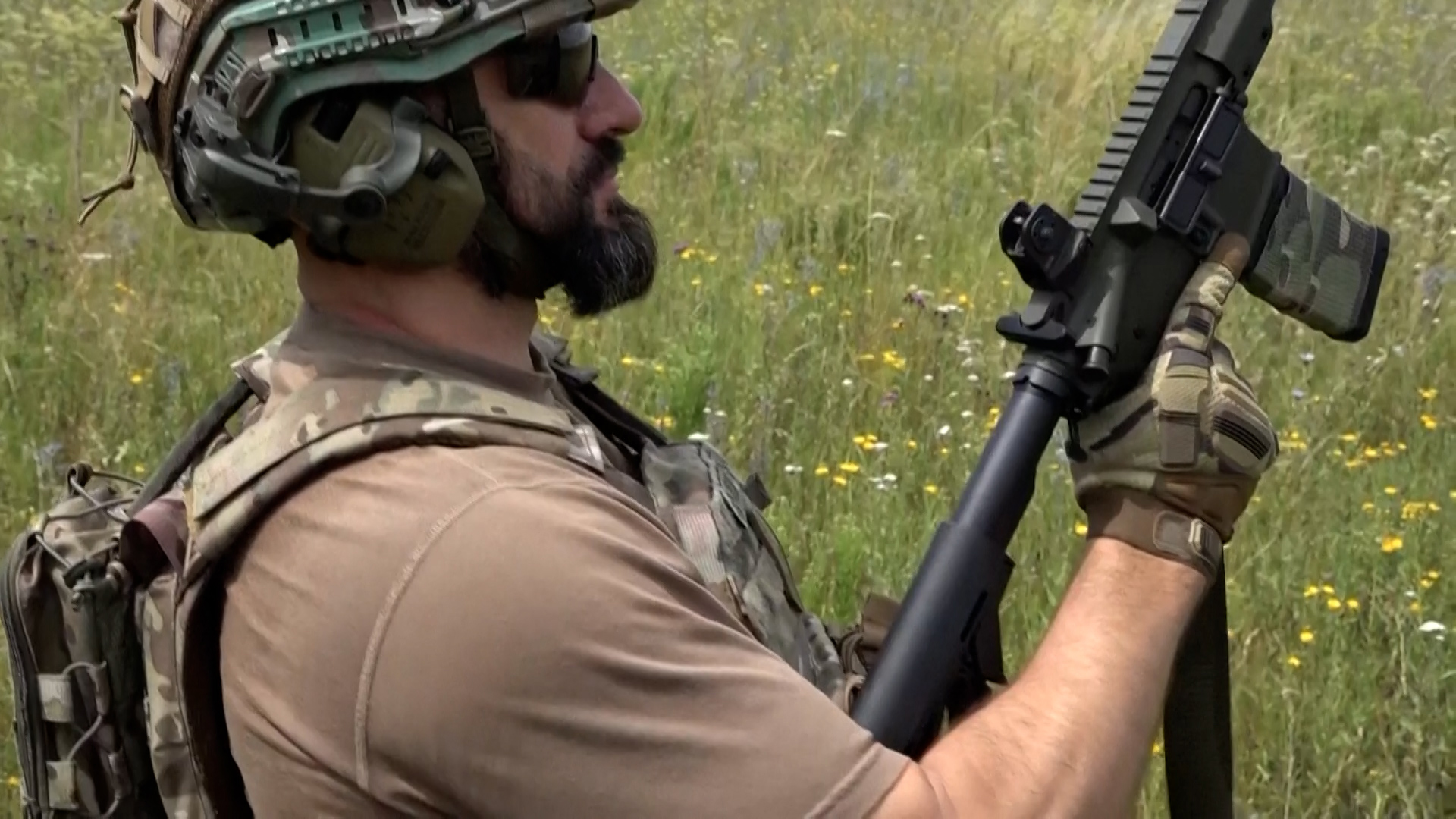 The UAR-15 - in line with other AR-15-style weapons - features a T-shaped ambidextrous cocking handle