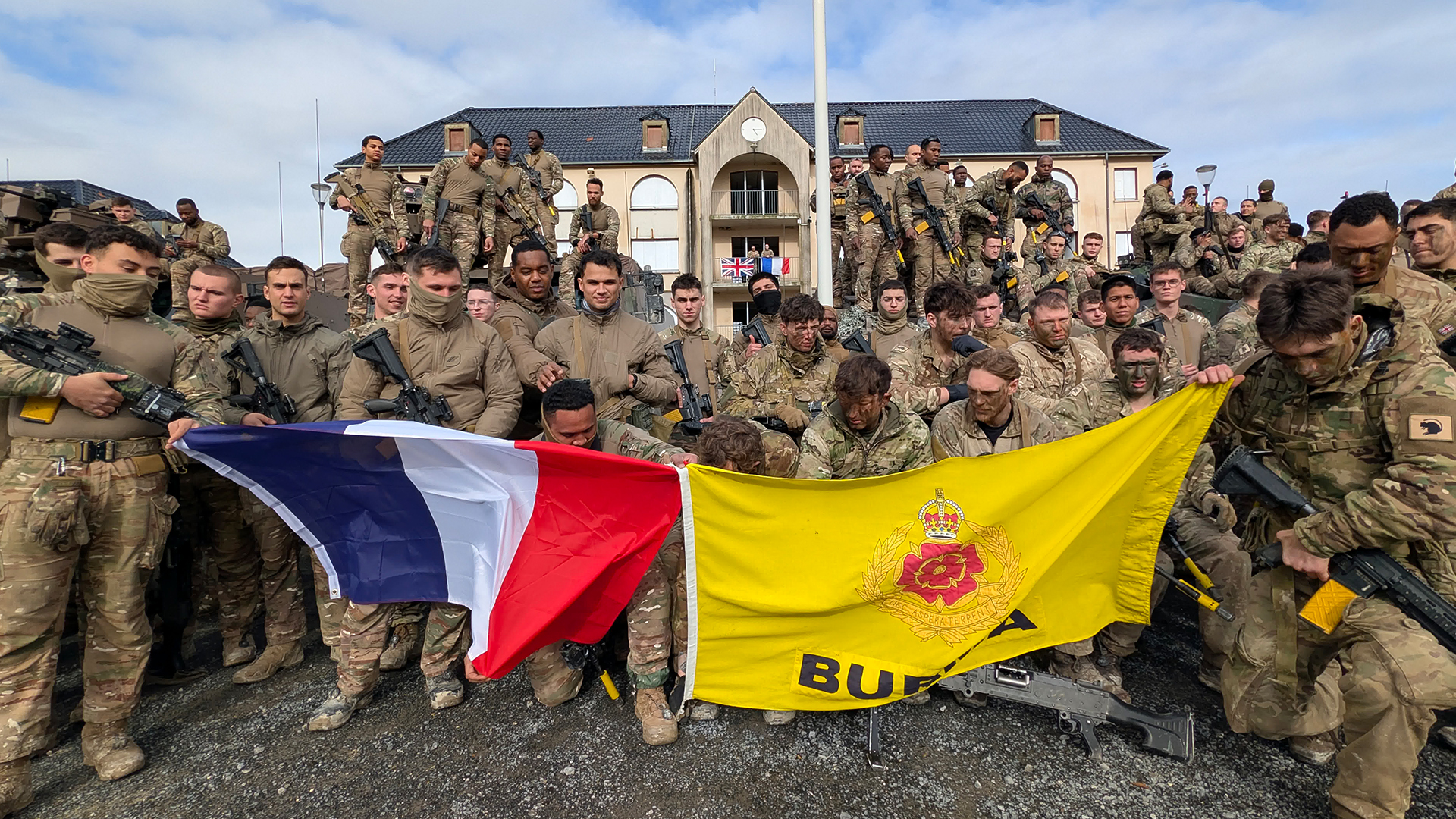 It was a case of brothers and sisters in arms as the infanteers from 1 Lancs posed with their former enemies at the end of a successful exercise