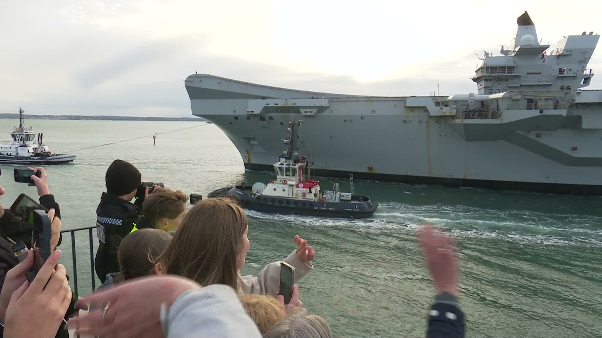 HMS PWLS leaves families waving Portsmouth
