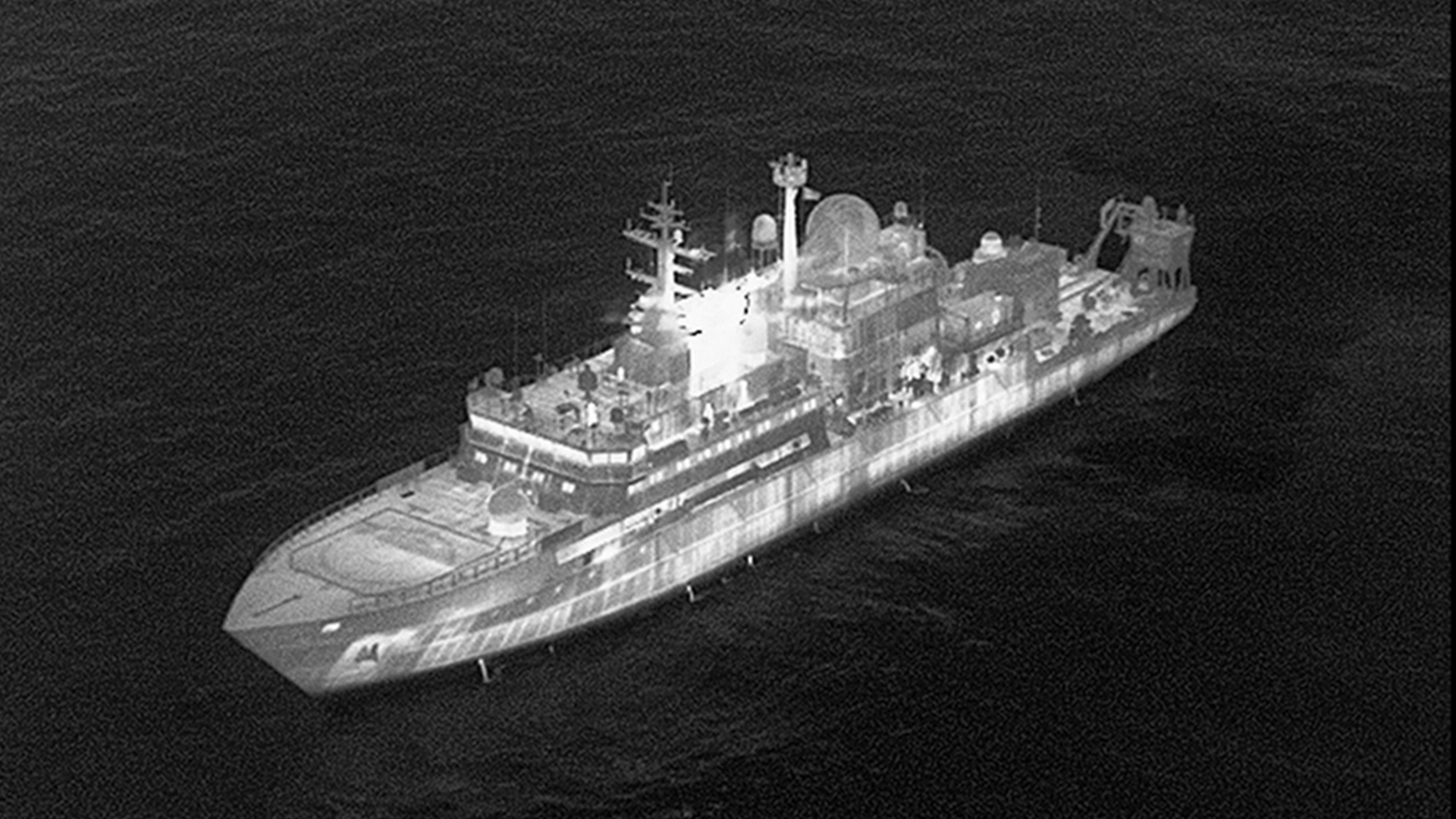 The Yantar is not the only thing capable of surveillance as this thermal image of the vessel shows