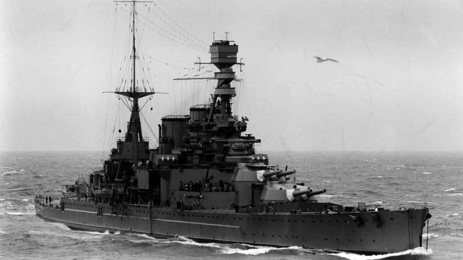 1941 The Battle Cruiser HMS Repulse steaming into action NO REUSE Image ID G4GPMB CREDIT PA Images