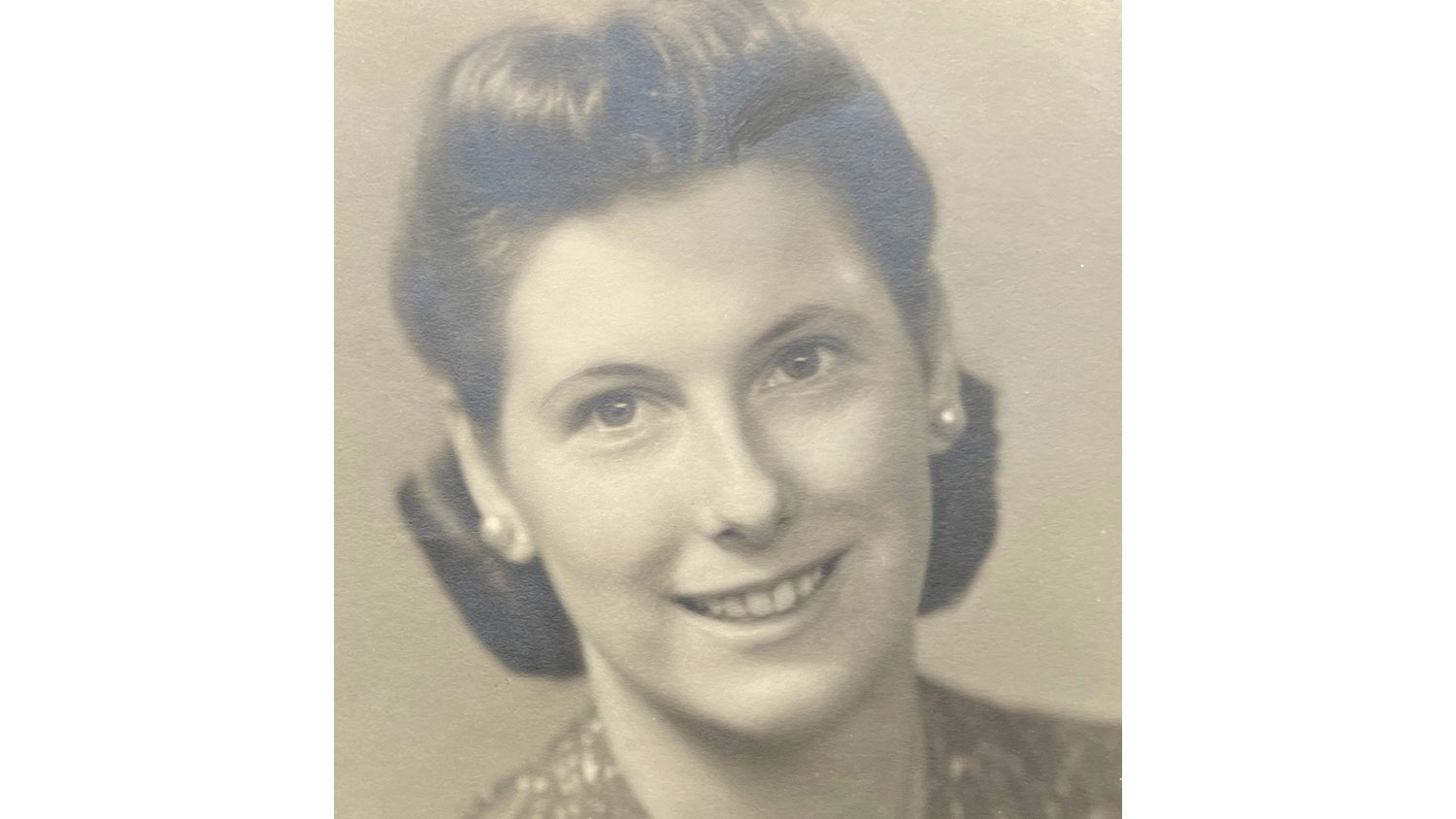 1944 Military wife Mary Holley aged 20 CREDIT Mary Holley