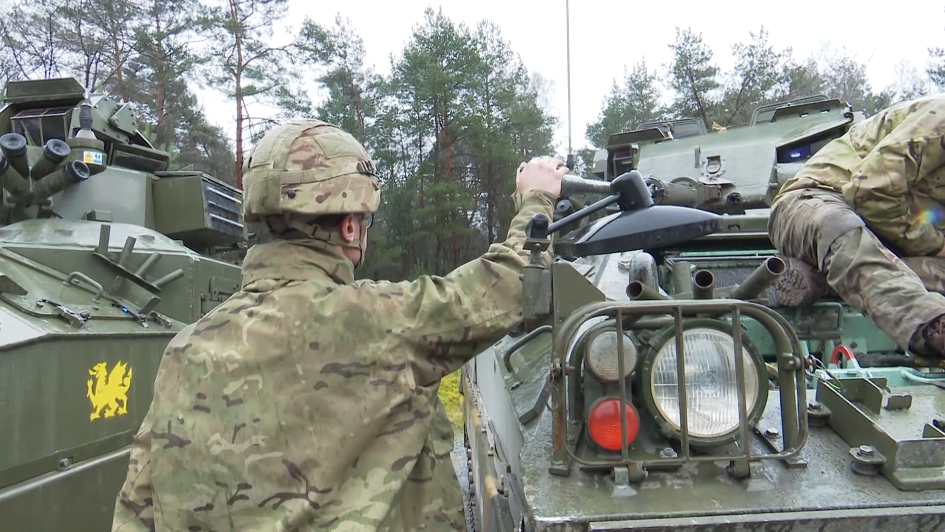 1st Battalion Royal Welsh mechanics tend to vehicles Sennelager.