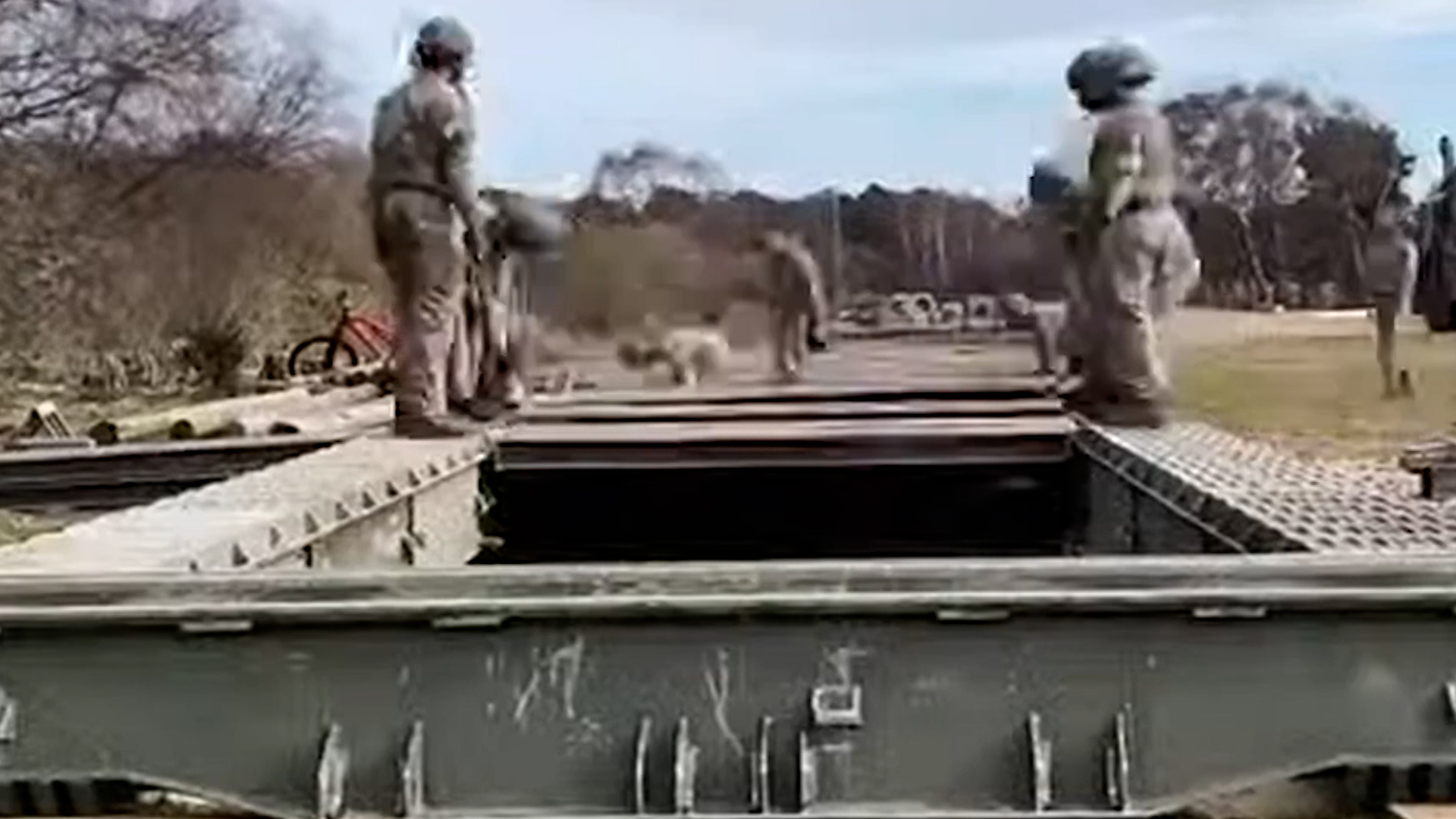 23 Parachute Engineer Regiment providing bridge support DATE UNKNWON CREDIT MOD