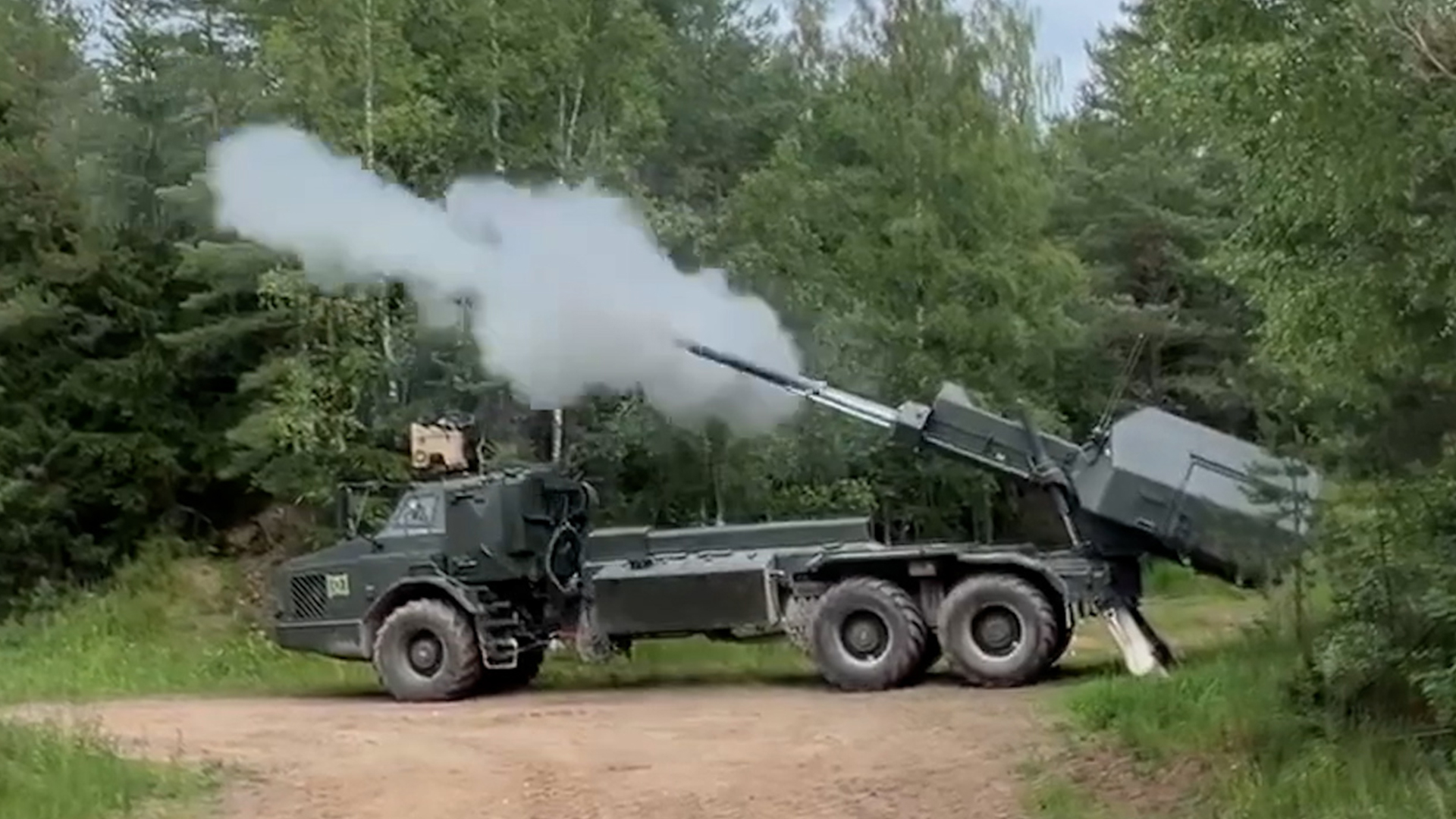The Archer self-propelled gun exemplifies the shoot-and-scoot doctrine, being able to deliver accurate fire then redeploy before it can be engaged by counter-battery fire or similar