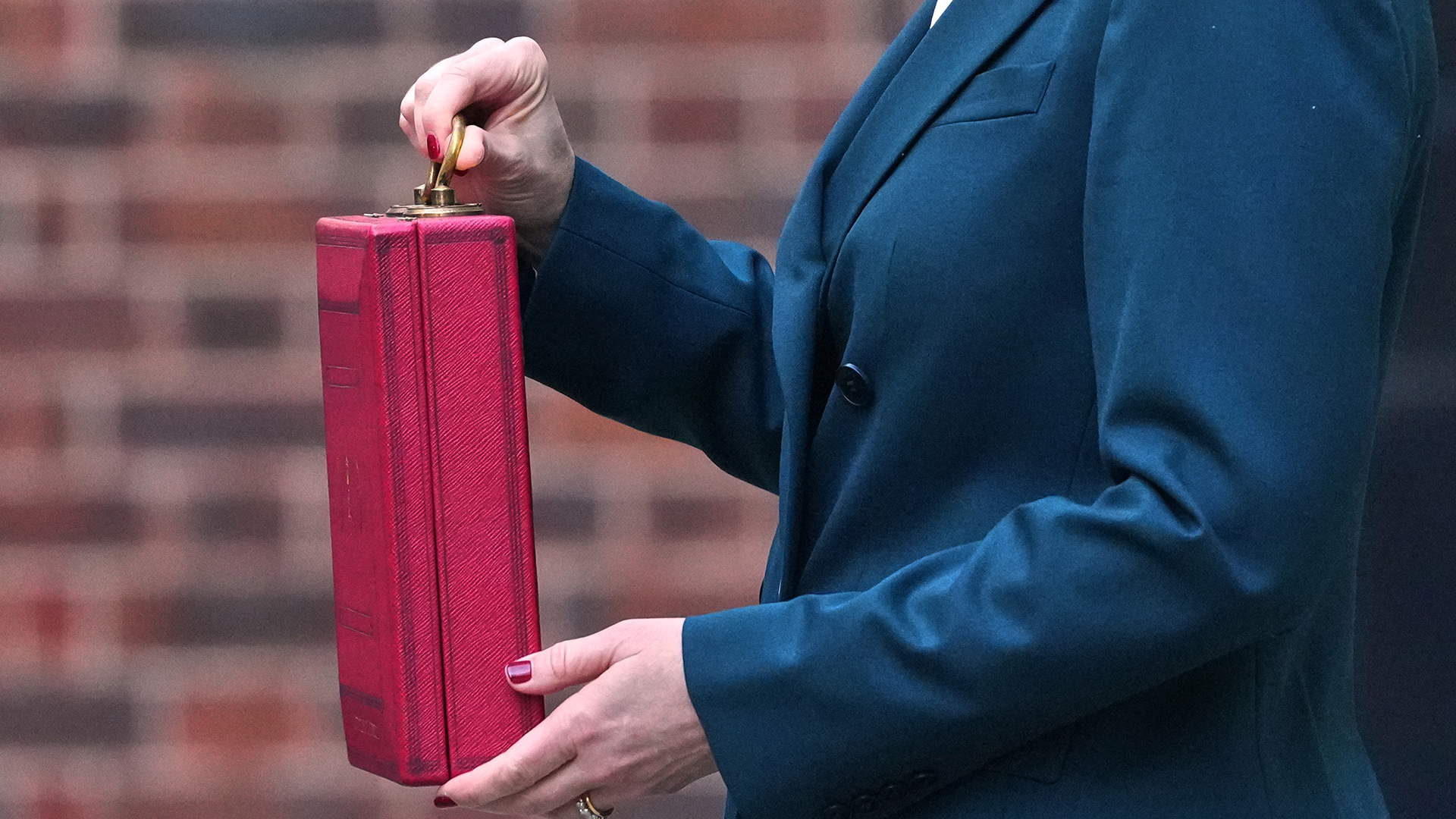 Chancellor Rachel Reeves holds the Red Box containing the Budget document outside Downing Street before delivering her speech in the House of Commons
