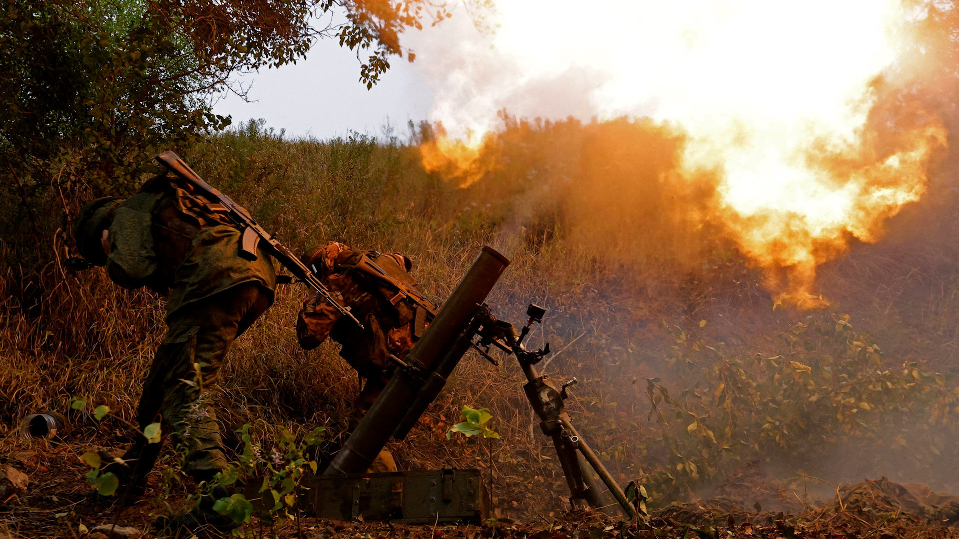 Service members of pro-Russian troops fire a mortar in the direction of Avdiivka during Russia-Ukraine conflict, outside Donetsk, Ukraine