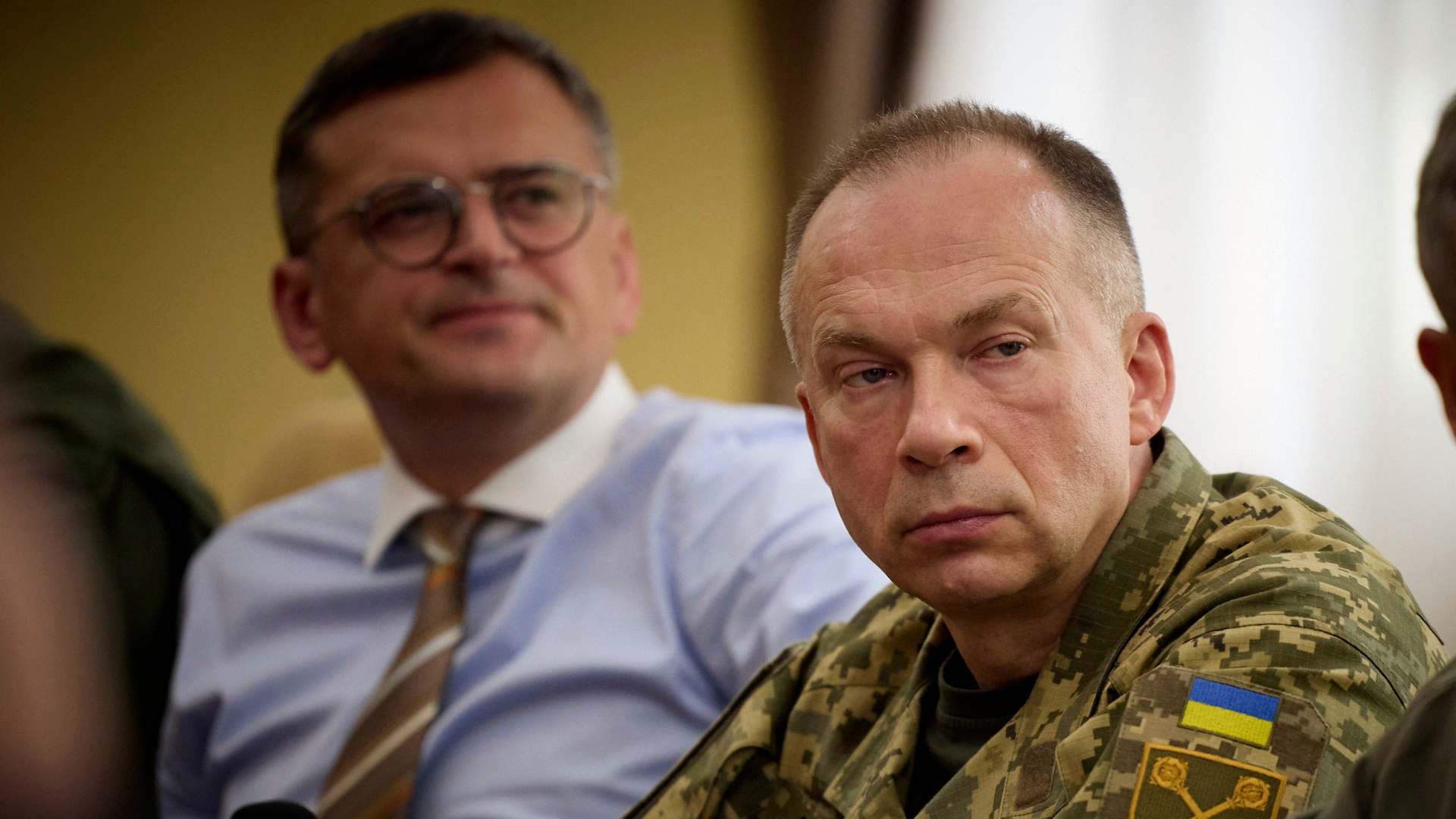 2XG9BM5 Ukrainian Armed Forces Commander Oleksandr Syrskyi, right, and Foreign Minister Dmytro Kuleba, left, during a bilateral meeting with a delegation from the Netherlands 070724 CREDIT Alam
