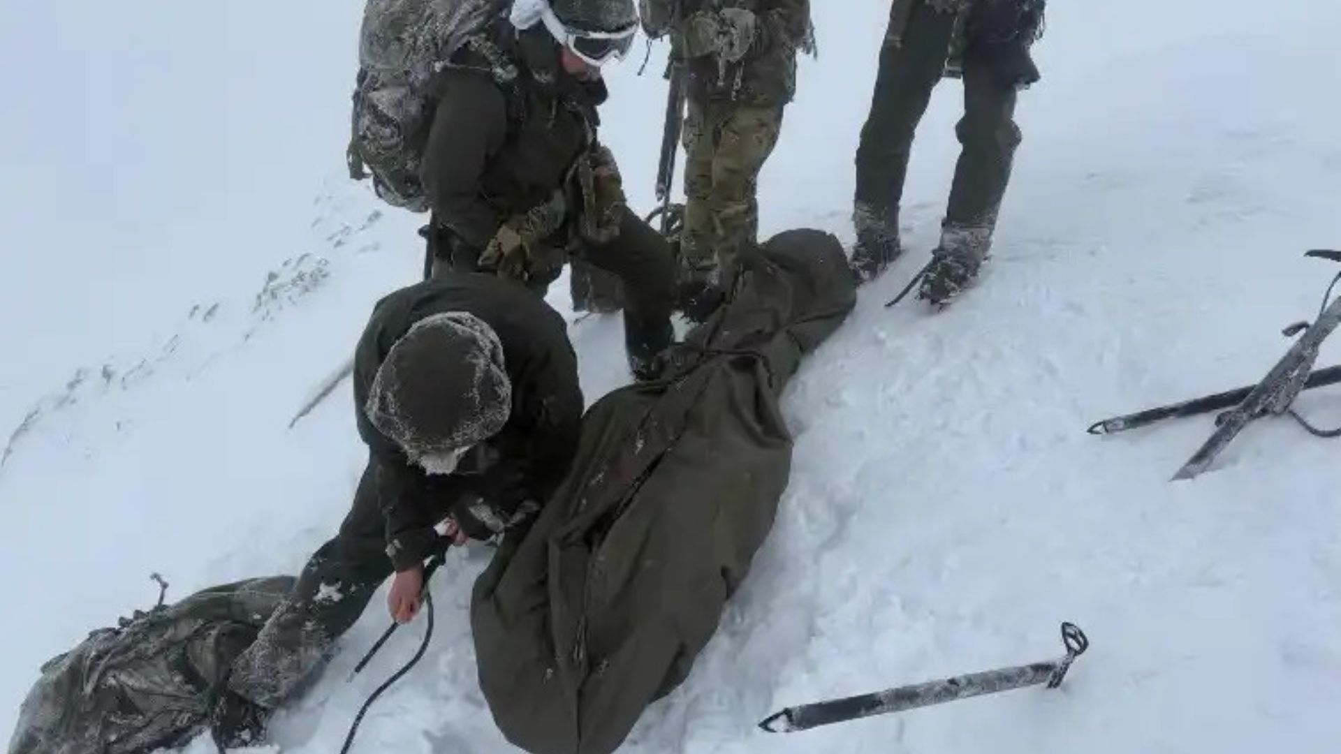 The marines used a waterproof bivvy sack, ropes, a mat and a thick jacket to improvise a stretcher