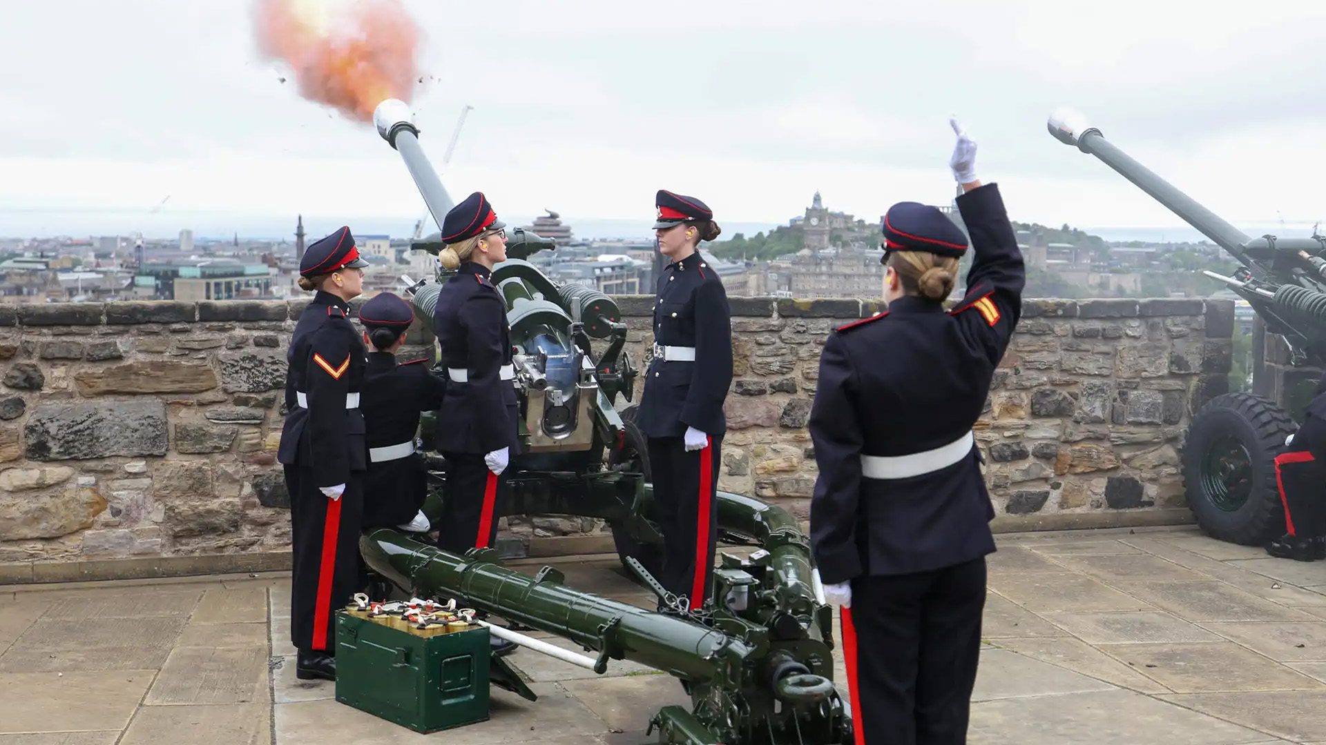 Troops from the 32nd Regiment of the Royal Artillery fired a Howitzer gun to welcome the King to Edinburgh