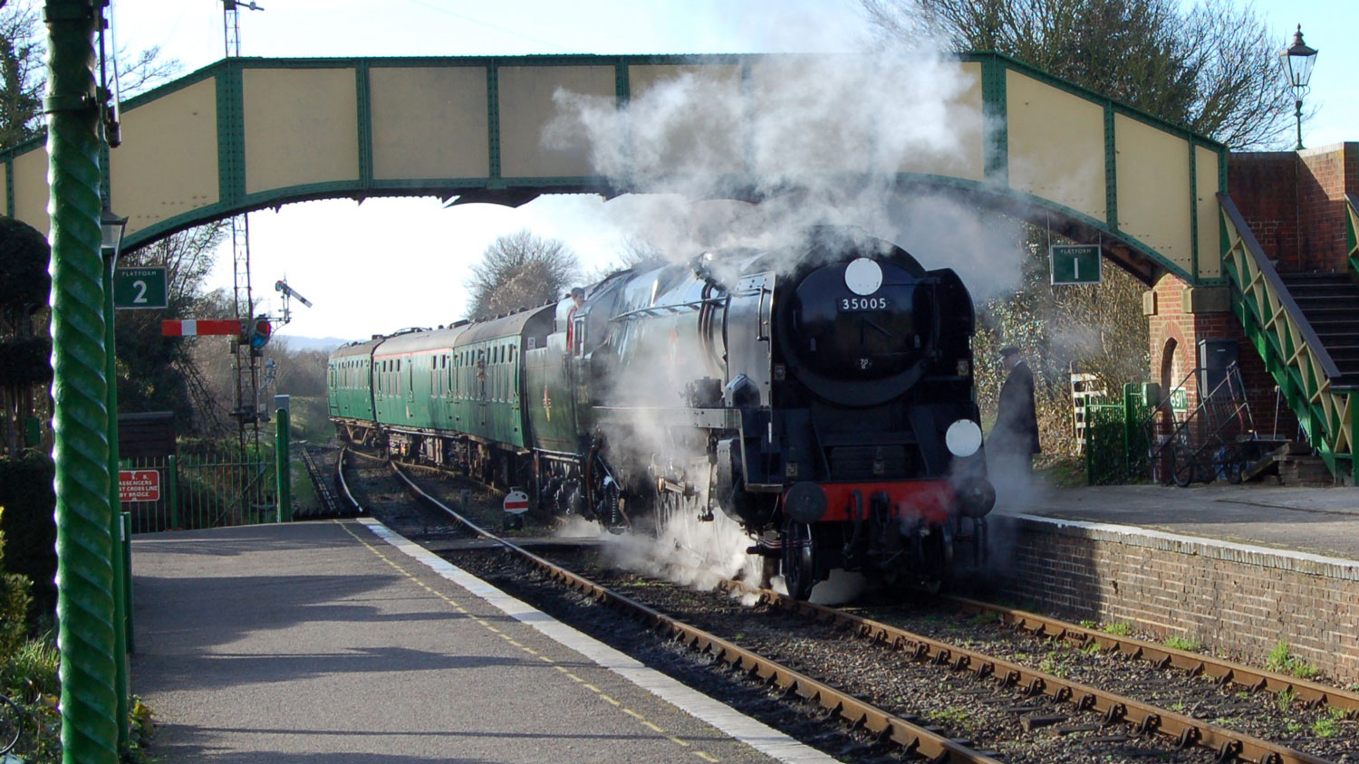 35005 Canadian Pacific enters Ropley CREDIT M Pearson