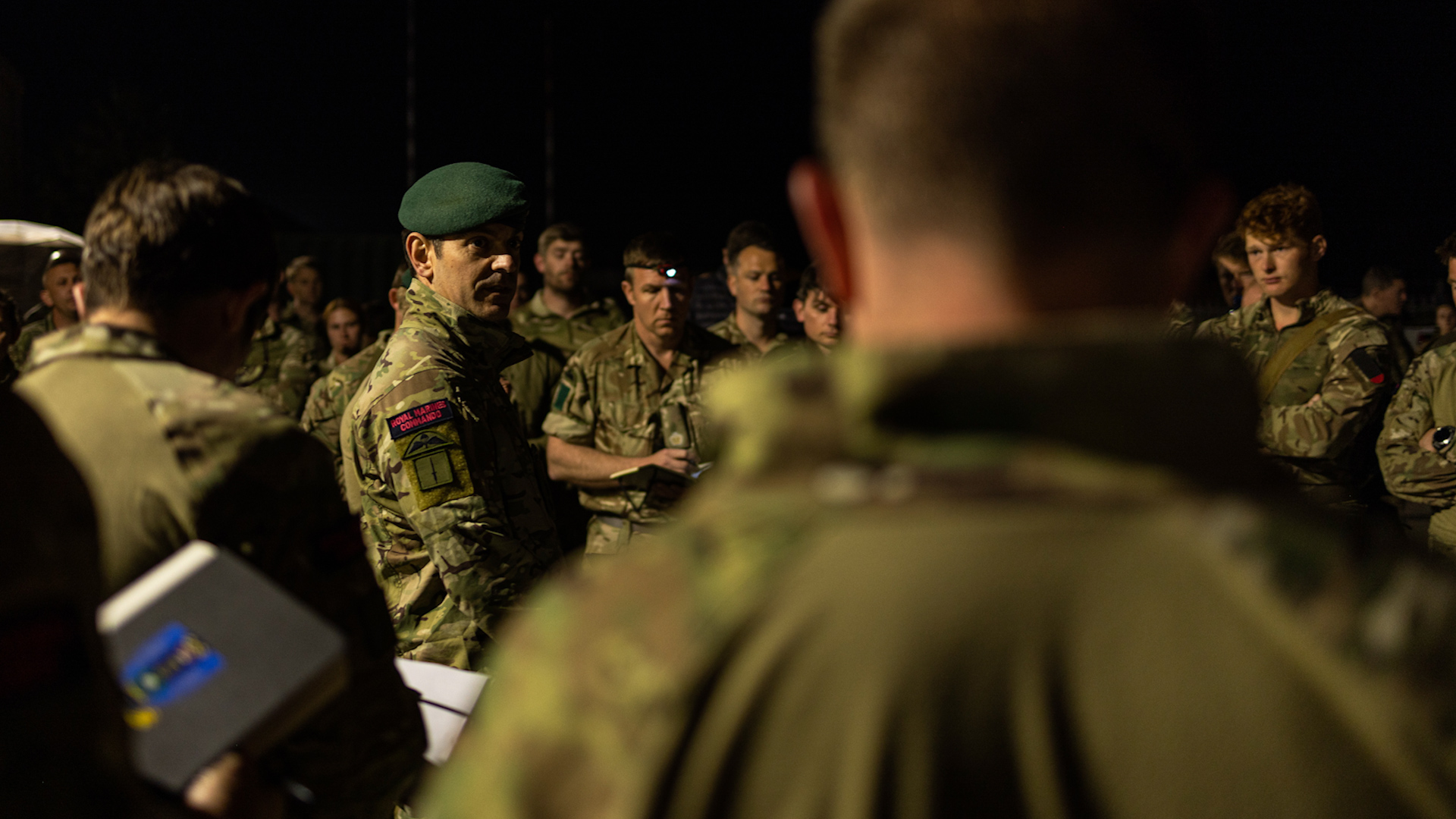 40 Commando Commanding Officer Lieutenant Colonel Oliver Denning briefs the morning of departure 250423 CREDIT MOD