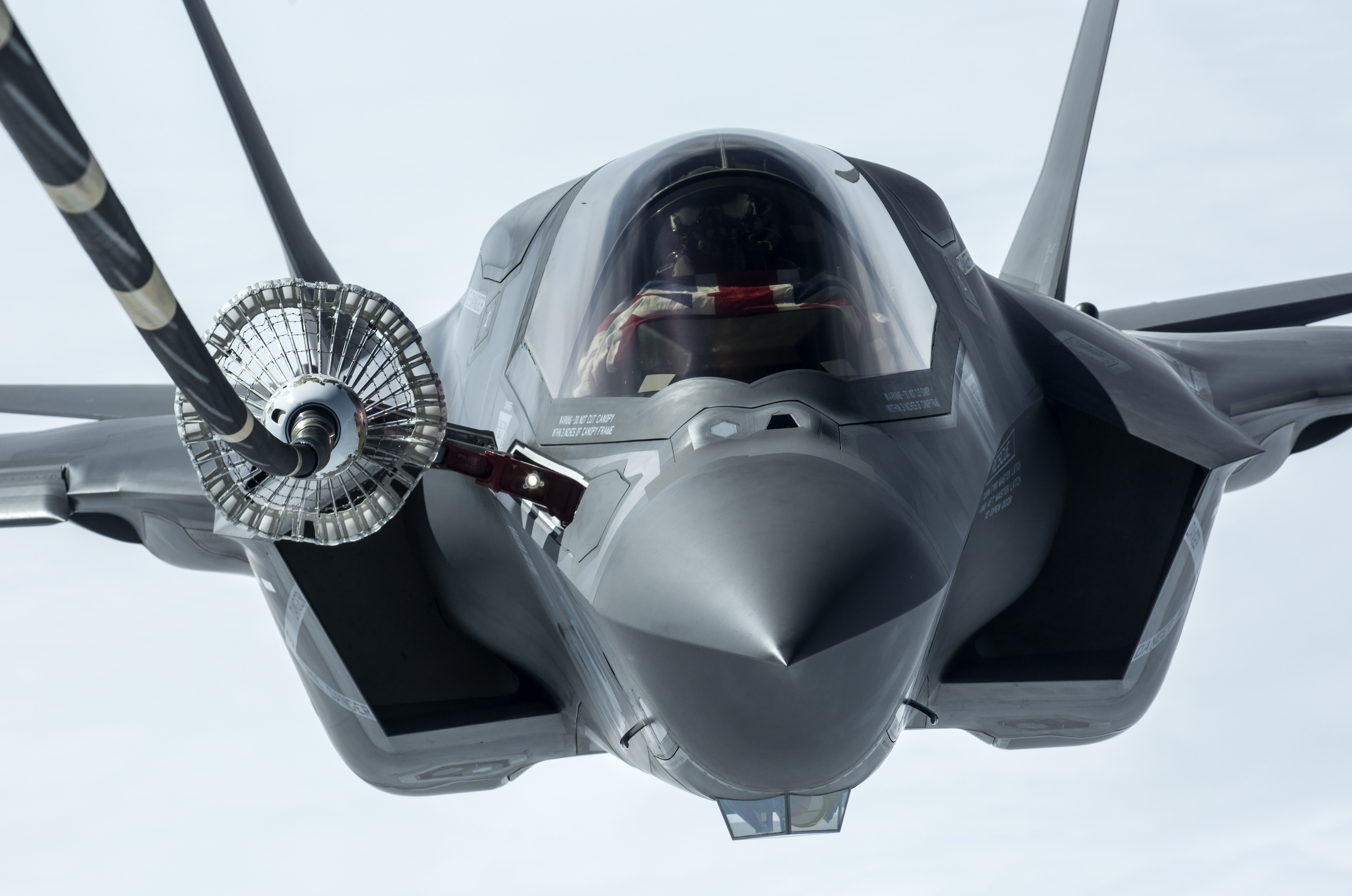 RAF pilots refuel in the F-35 over the US (Image: Ministry of Defence).
