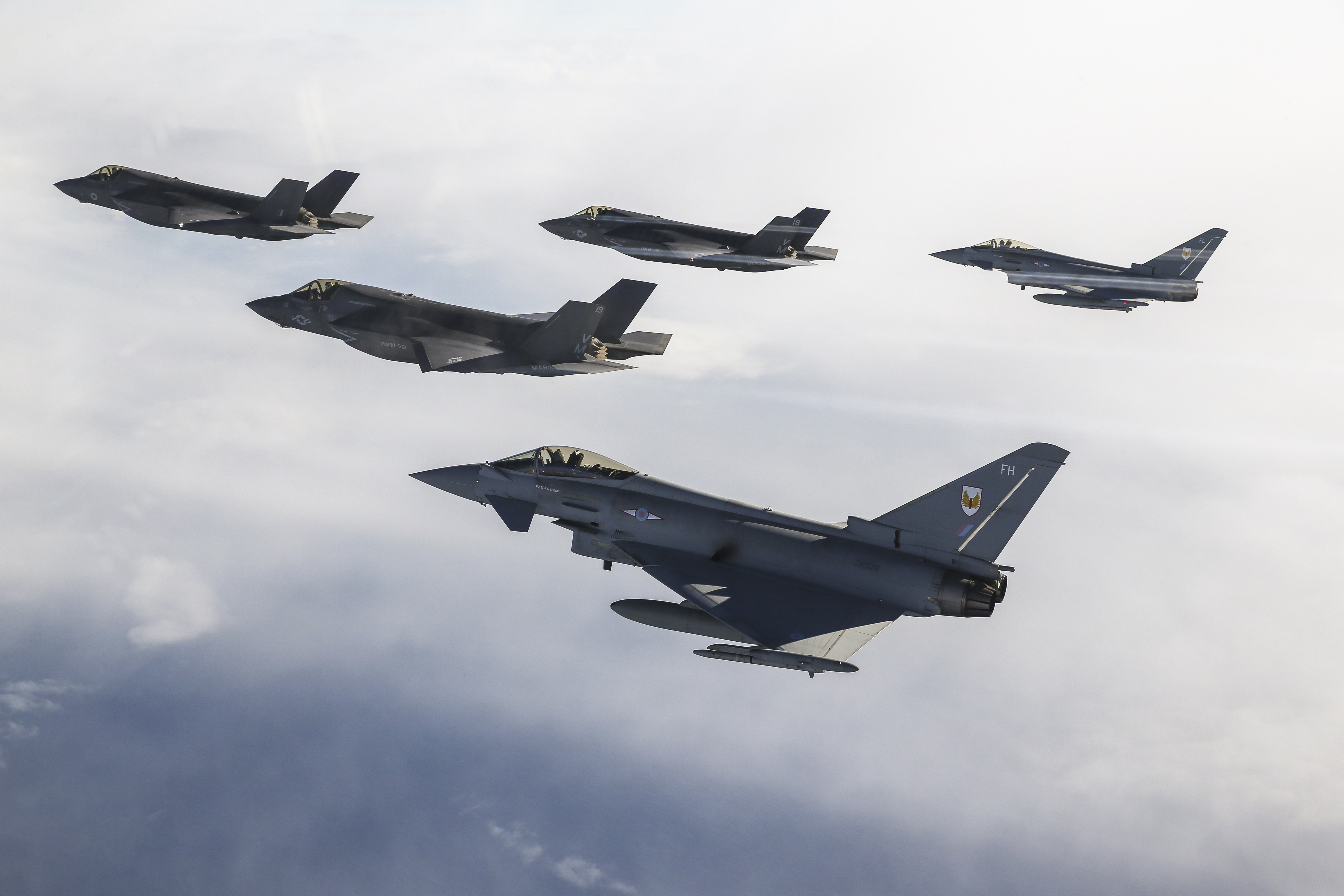 F35 Jet Flies With Typhoons