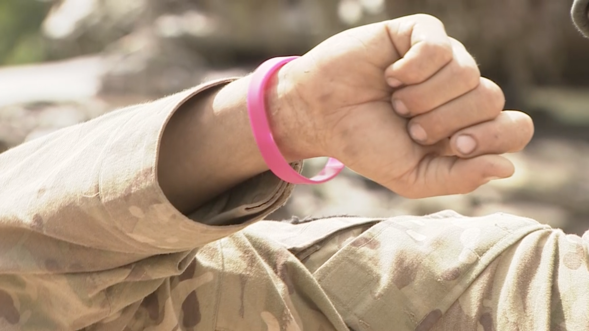 5 Rifles use coloured bands to social distance in cohorts during Op Cabrit training.