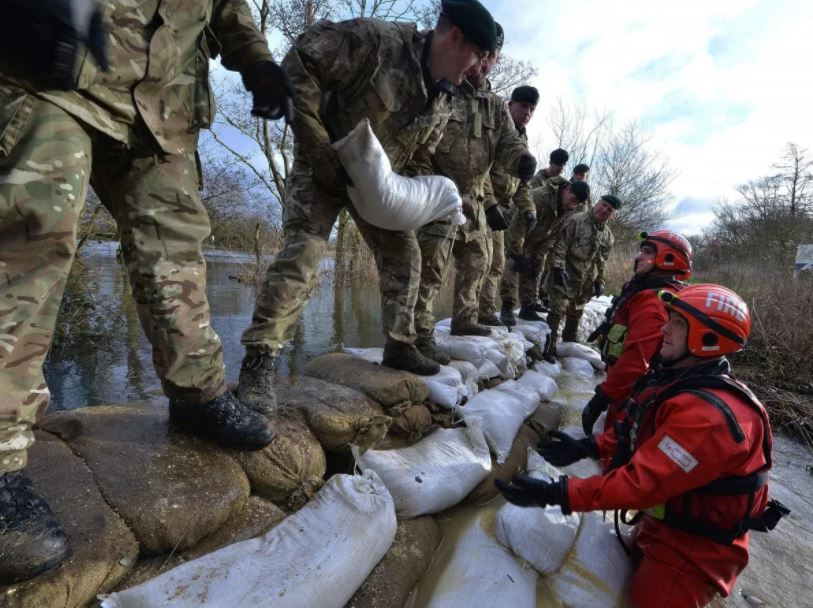 7 RIFLES dam Kennet and Avon Canal breach with sandbags, 2014