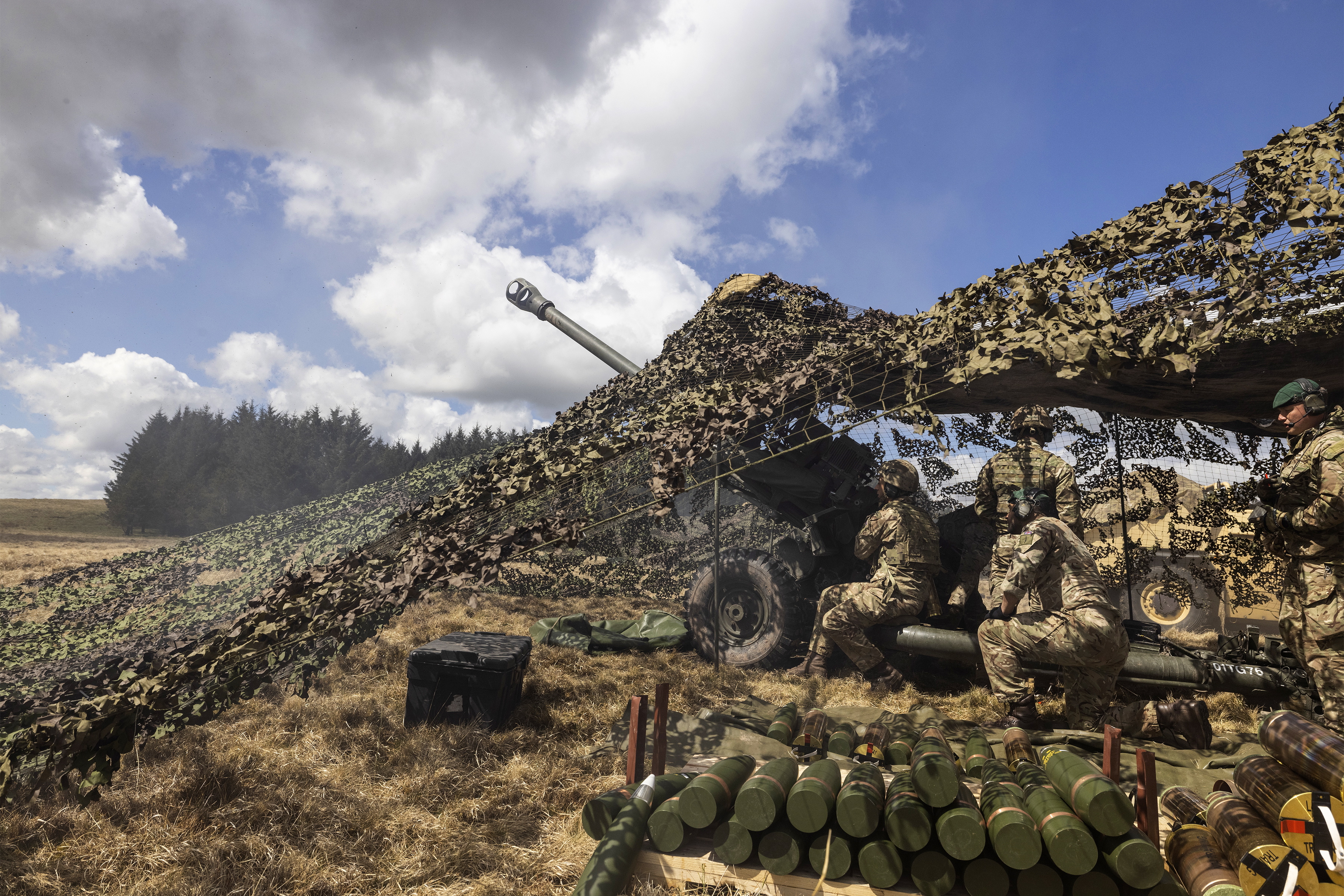 8 Battery of 29 Commando, Royal Artillery live firing in Wales with an L118 Light Gun (picture: MOD)