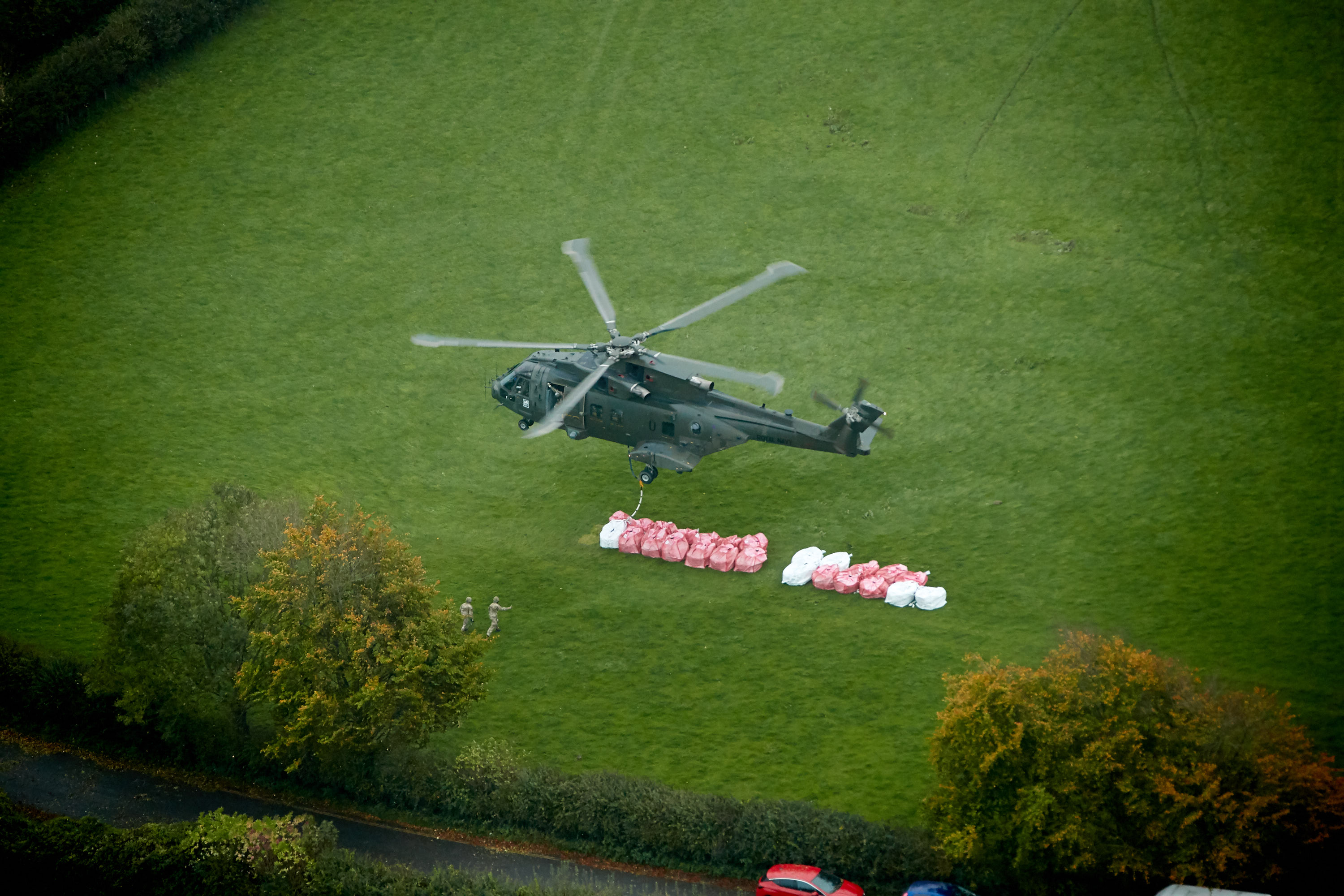 846 NAS Merlin Collecting A Load
