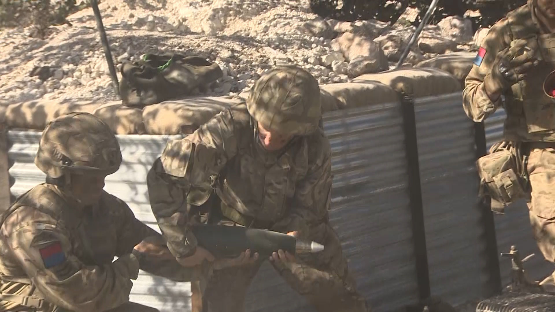 7 Para in a gun pit on Salisbury Plain. 