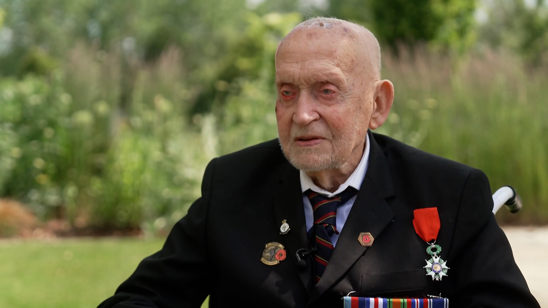 98-year-old D-Day veteran Les Brown discusses battling through hell