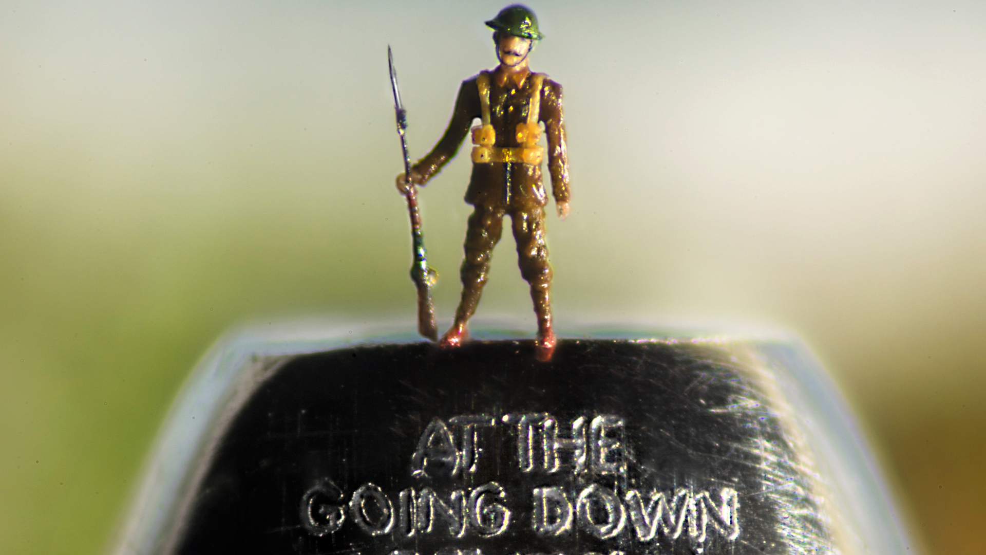 The WWI soldier on the tip of a World War One Lee Enfield 303 bullet (Picture: Willard Wigan Art).