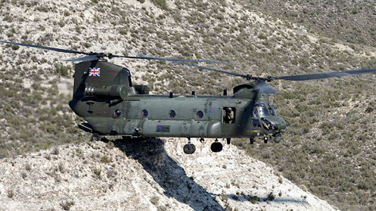 A Chinook helicopter accomplished the difficult landing on the Spanish training area of San Gregorio (Picture: MOD).