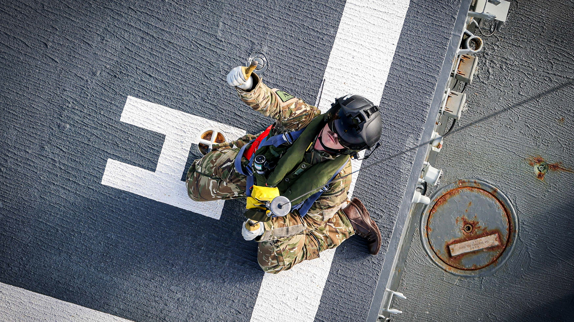The crewman is safely delivered to the flight deck of the Spanish navy frigate