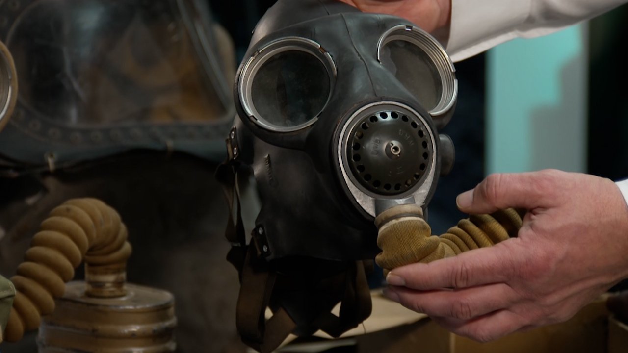 A mask developed in 1943 with a smaller and more compact filter.