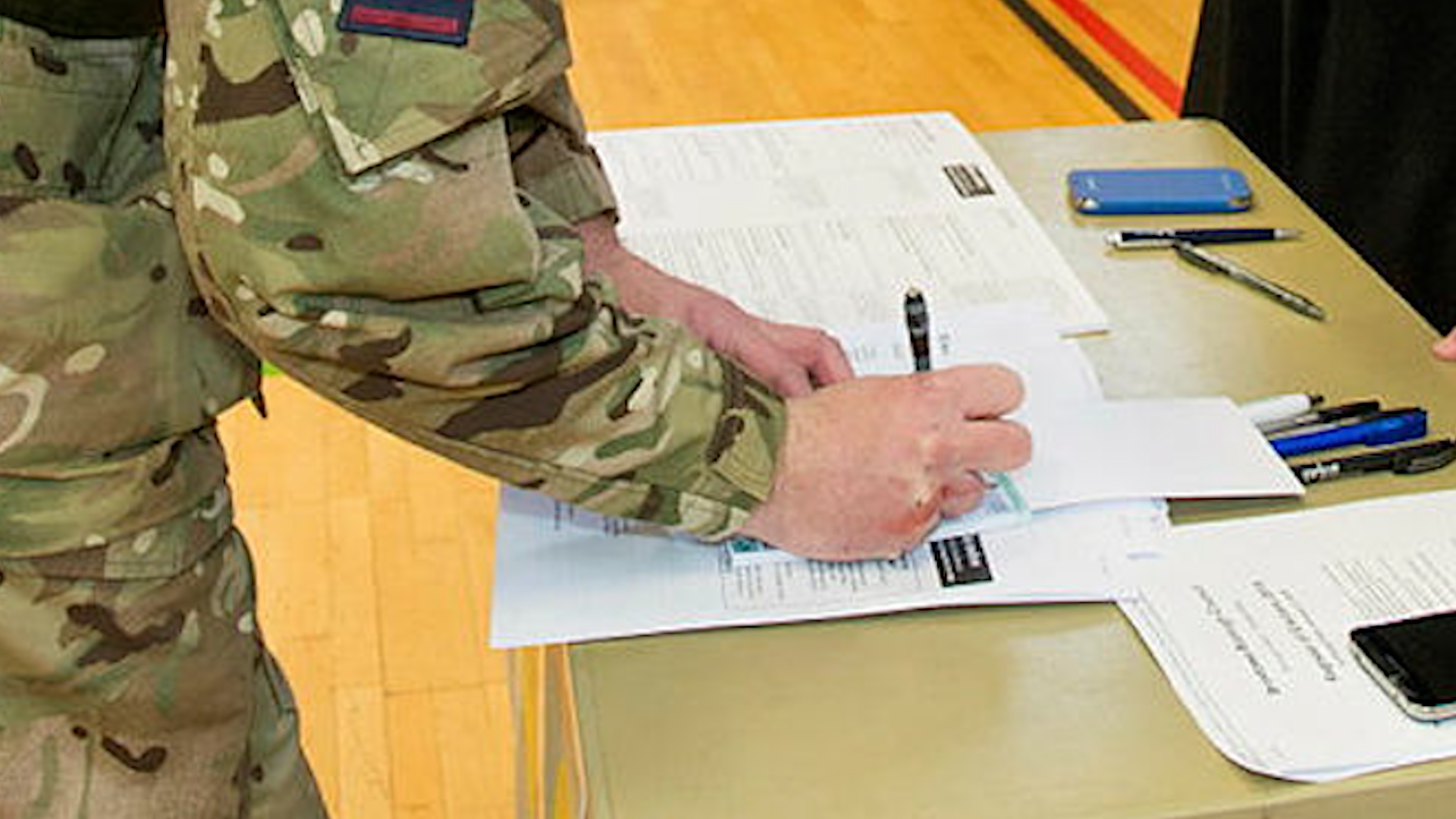 A soldier registers to vote 16012014 CREDIT MOD