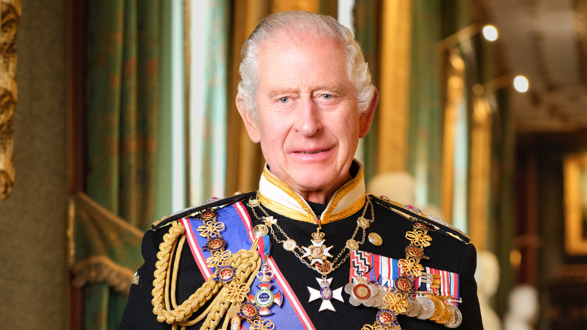 A zoom of King Charles posing for his official portrait