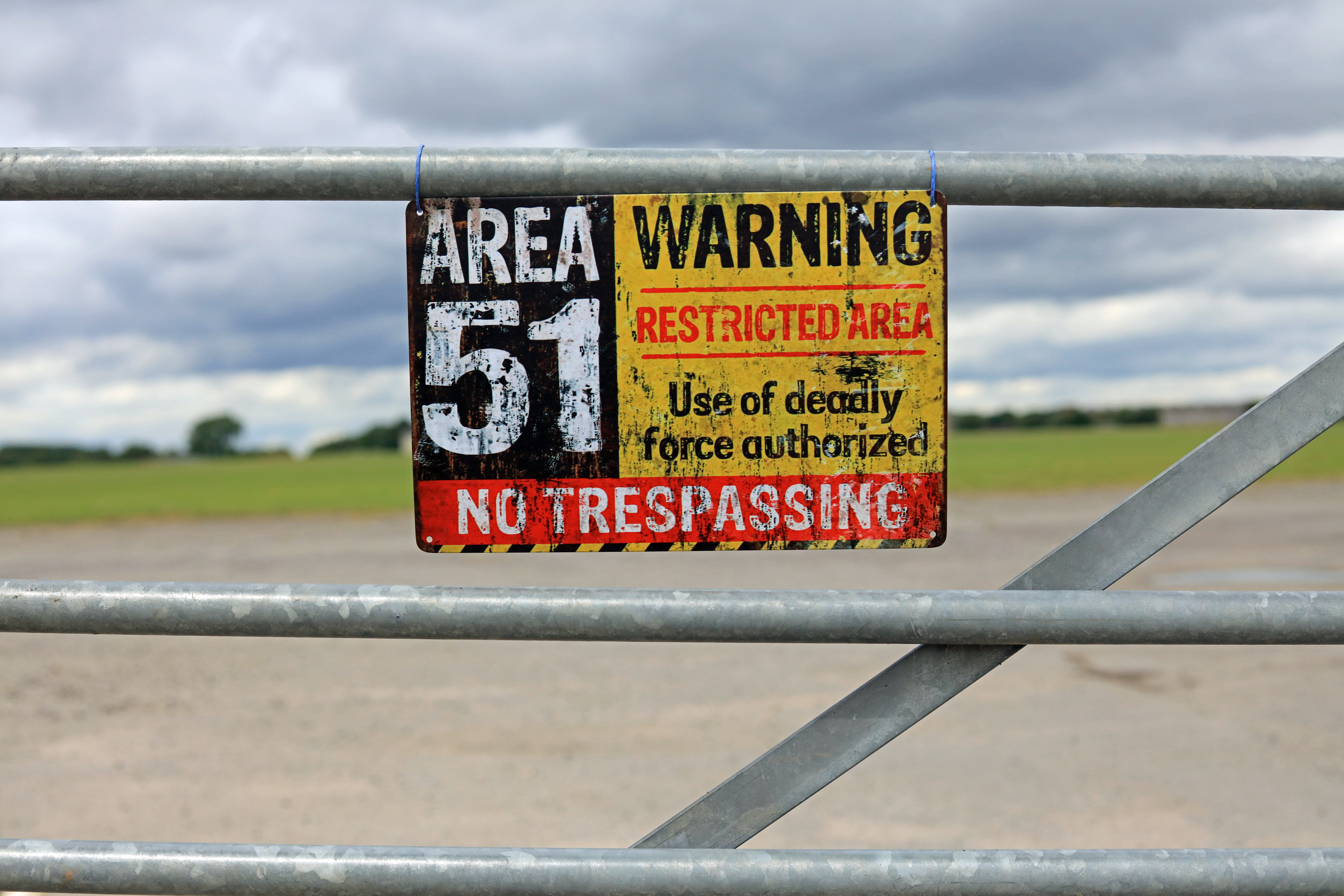 Vintage Area 51 warning sign: Shutterstock / Dean Clarke