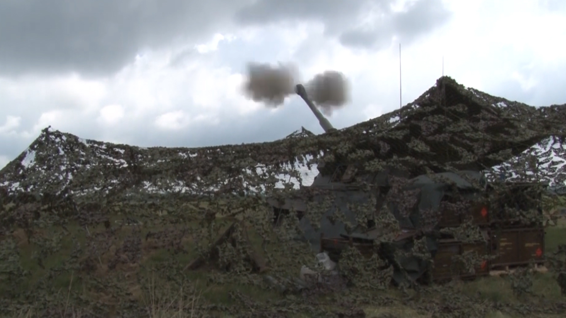AS90 Gun Firing 