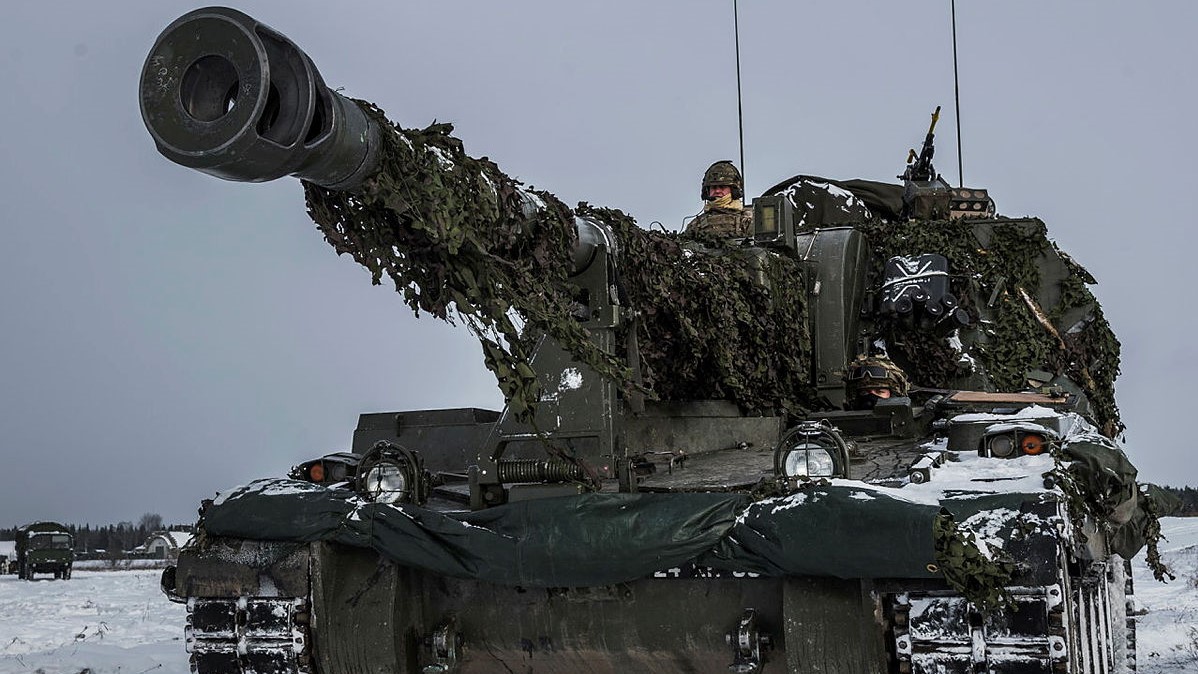 AS90 Self-Propelled Artillery artillery gun, seen here in the winter snow of Estonia 07022018 CREDIT MOD Crown Copyright