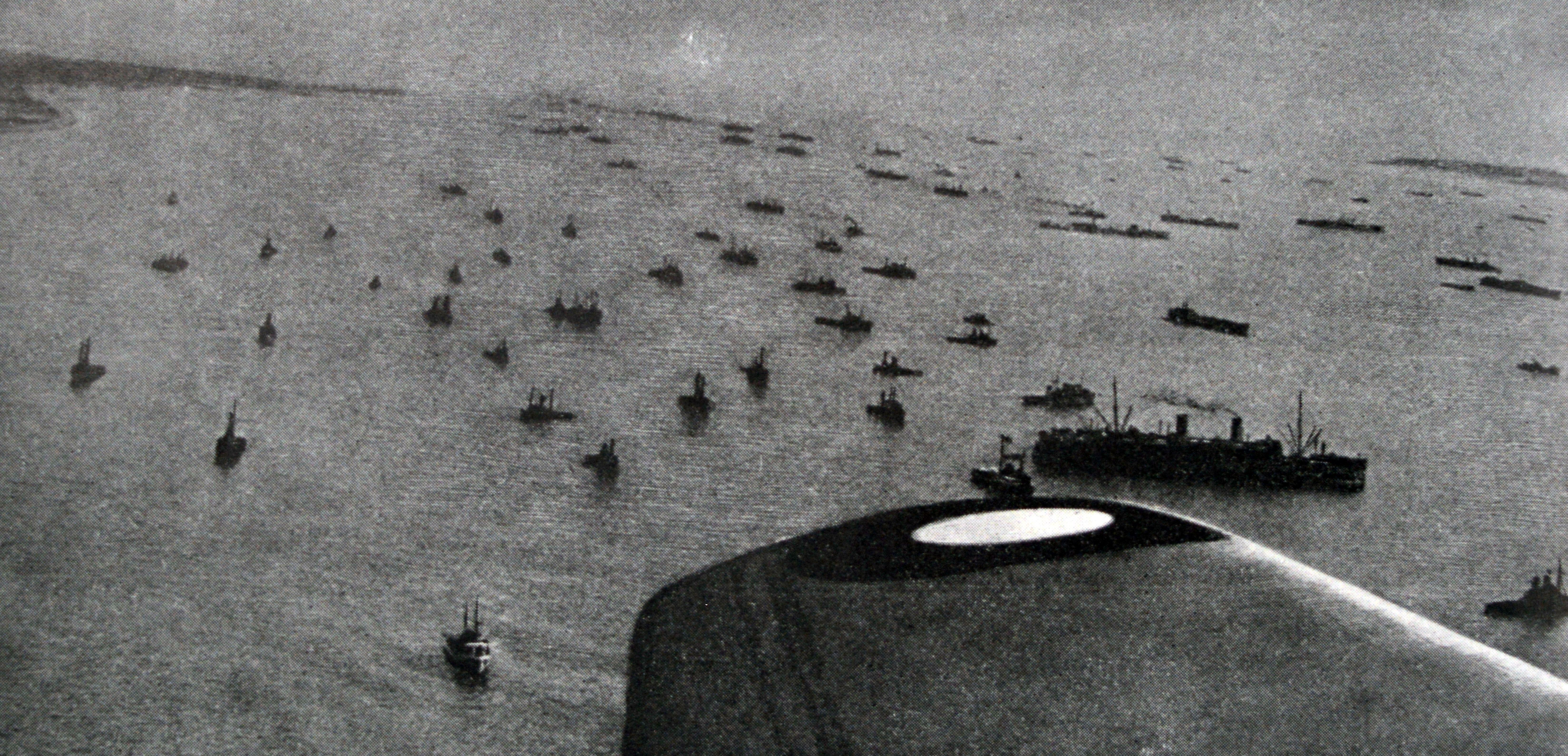 Aerial view of the Allied sea invasion of Normandy on D-Day 060644 CREDIT WORLD HISTORY ARCHIVE, ALAMY STOCK PHOTO