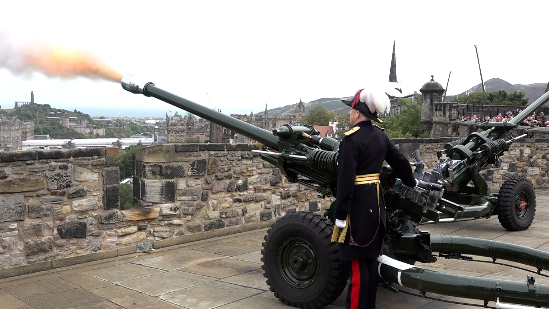 Alastair Bruce fires One O'Clock Gun 090924 CREDIT BFBS